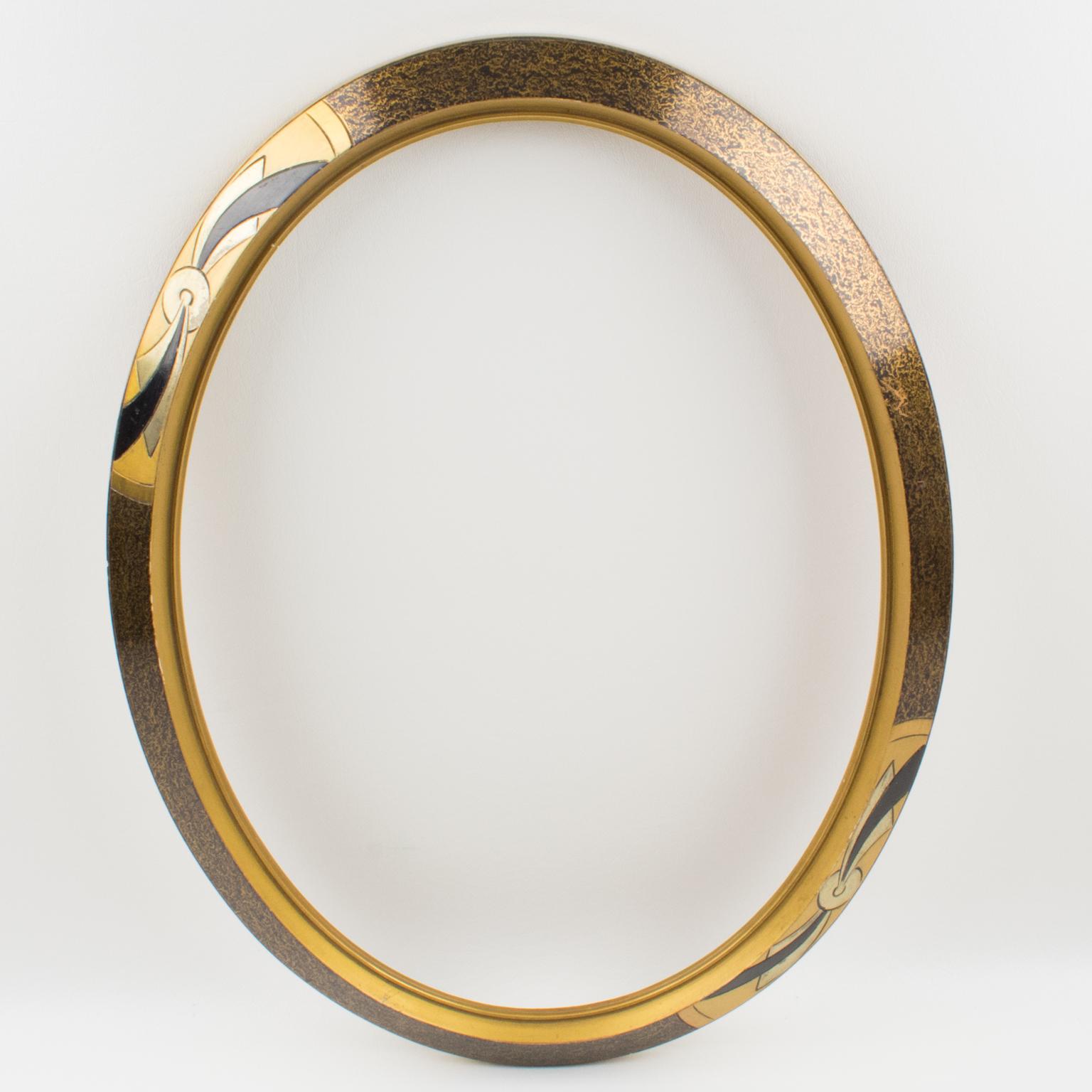 This 1930s French Art Deco hand-carved wood frame features beautiful floral decoration with gilded inlay, making it an elegant and ornamental decor piece. The ovoid-shaped frame can be placed in a portrait or landscape position, allowing for