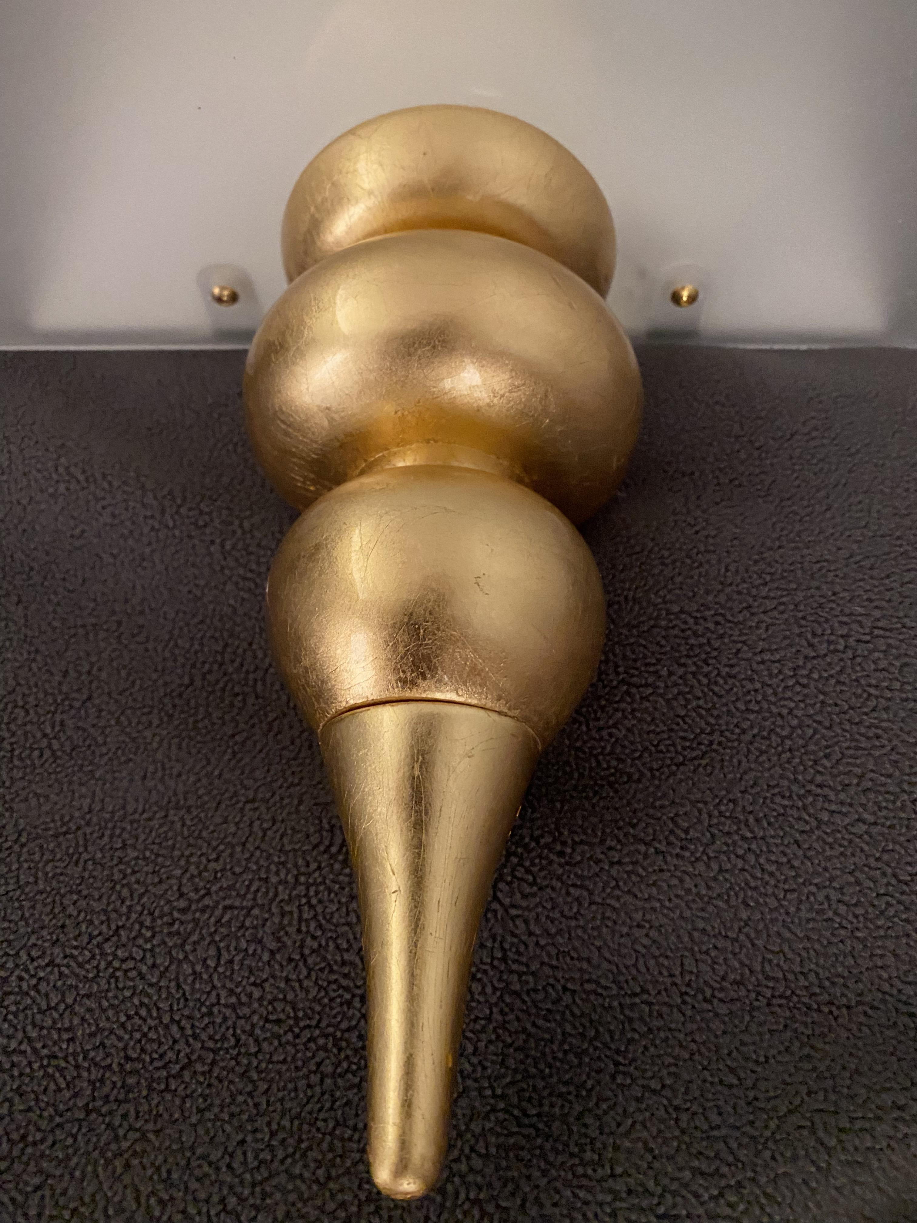 Vergoldeter Art-Deco-Wandleuchter aus Holz im Stil von Giacometti und Jean-Michel Franck. im Angebot 2