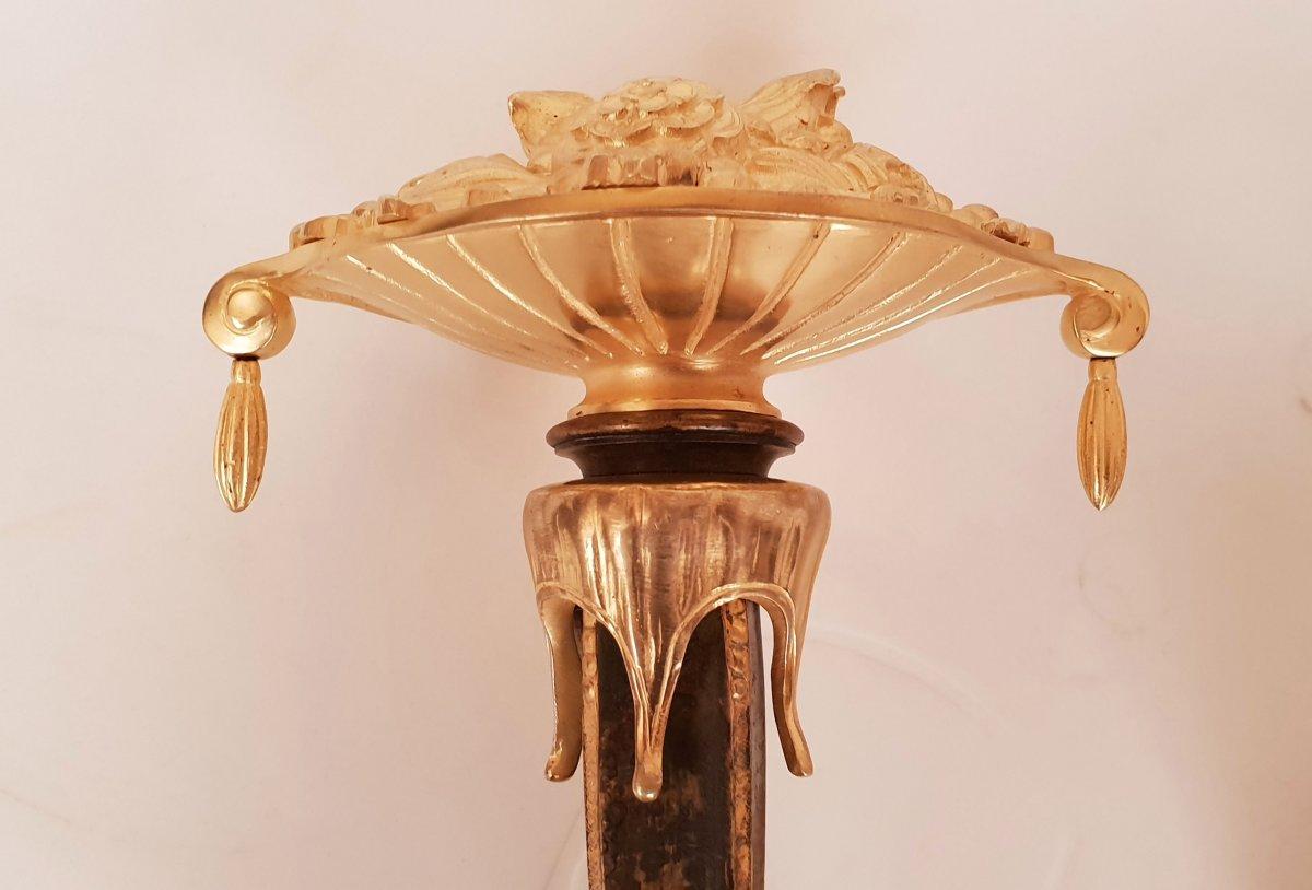 Magnifique ensemble d'époque Art déco vers 1925, en bronze doré et bronze à patine verte nuancée.

Mouvement complet signé ''Samuel Marti Médaille d'Or Paris 1900''.

Superbe état.