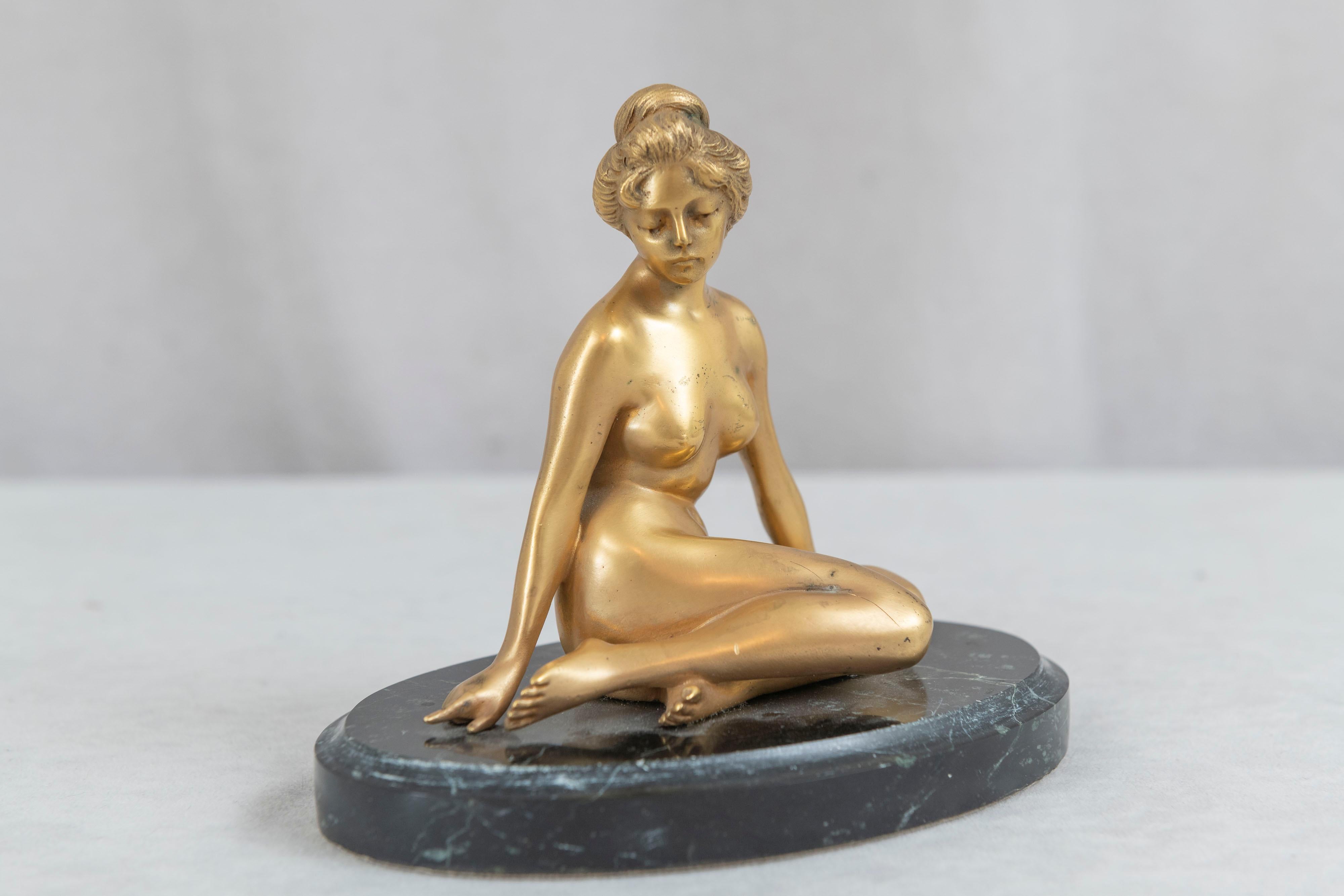 Art Nouveau Bronzo dorato Art Deco su marmo, di Henryk Kossowski, (1855-1921) in vendita
