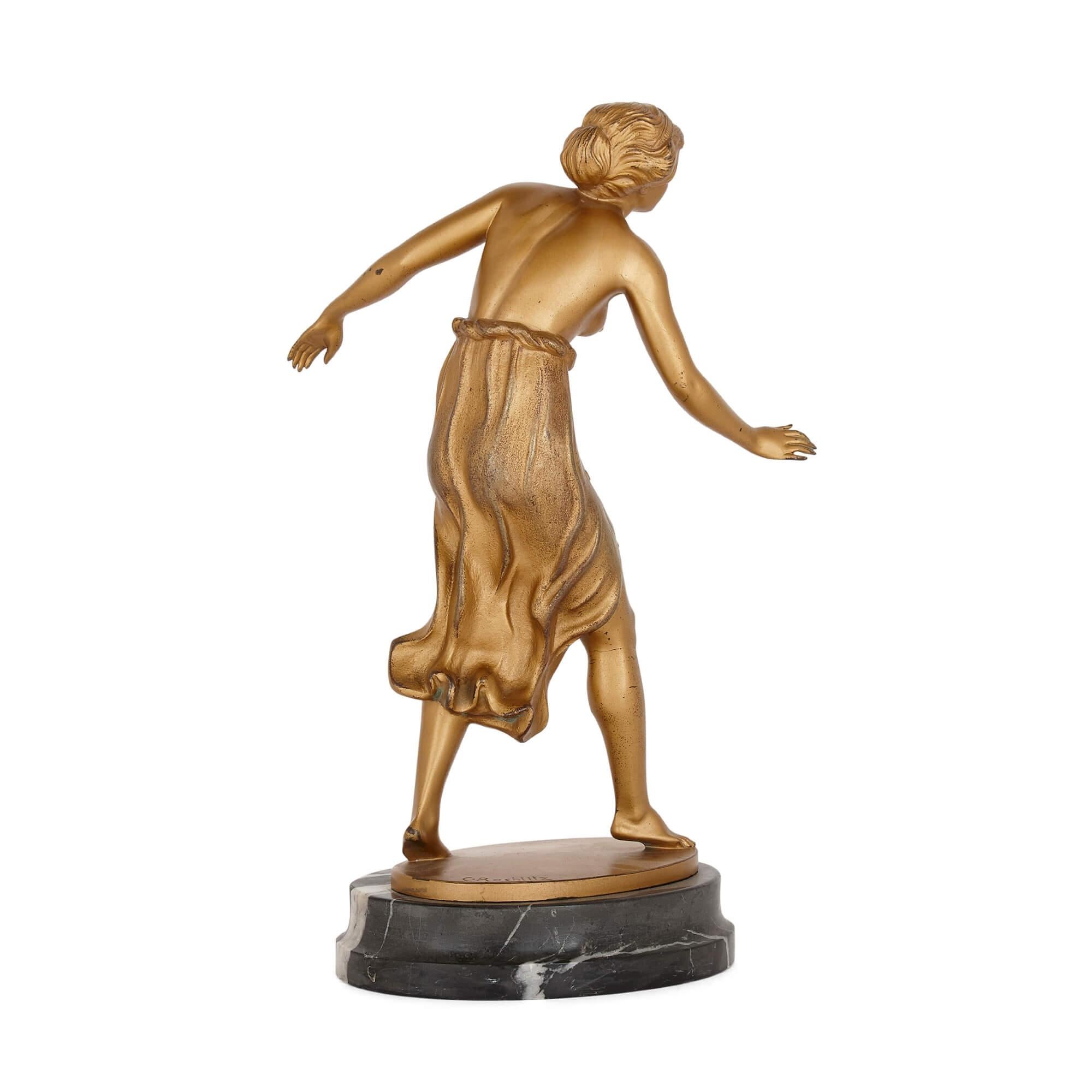 Vergoldete Bronzeskulptur einer Frau im Art déco-Stil von Rochlitz (Europäisch) im Angebot