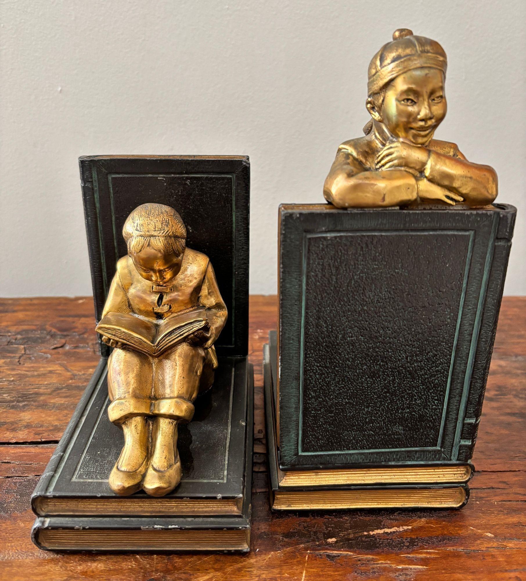 Art Déco Reggilibri in metallo dorato Art Deco di Ronson Sculture Orientali Circa 1930 in vendita