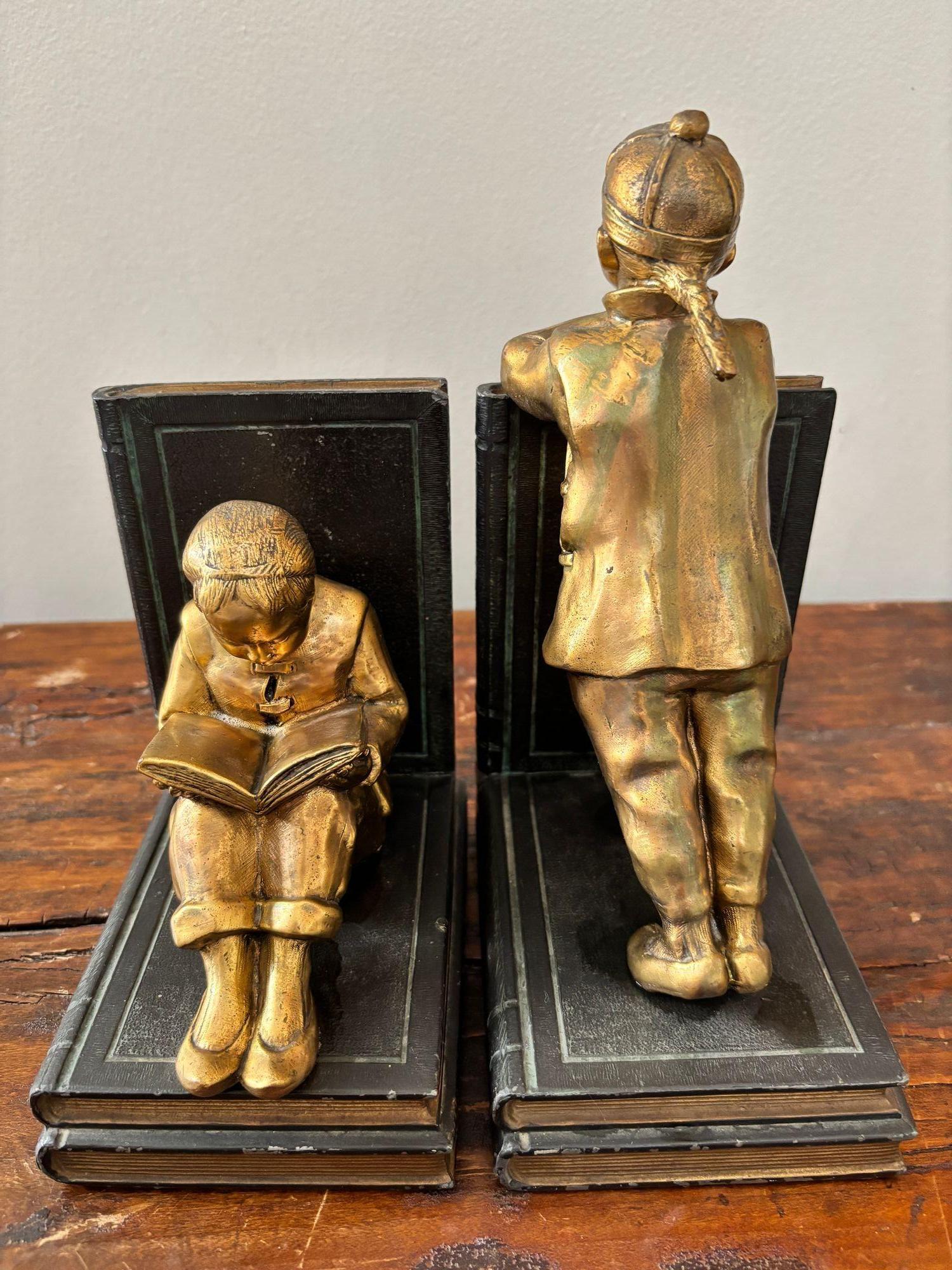 Reggilibri in metallo dorato Art Deco di Ronson Sculture Orientali Circa 1930 in vendita 1