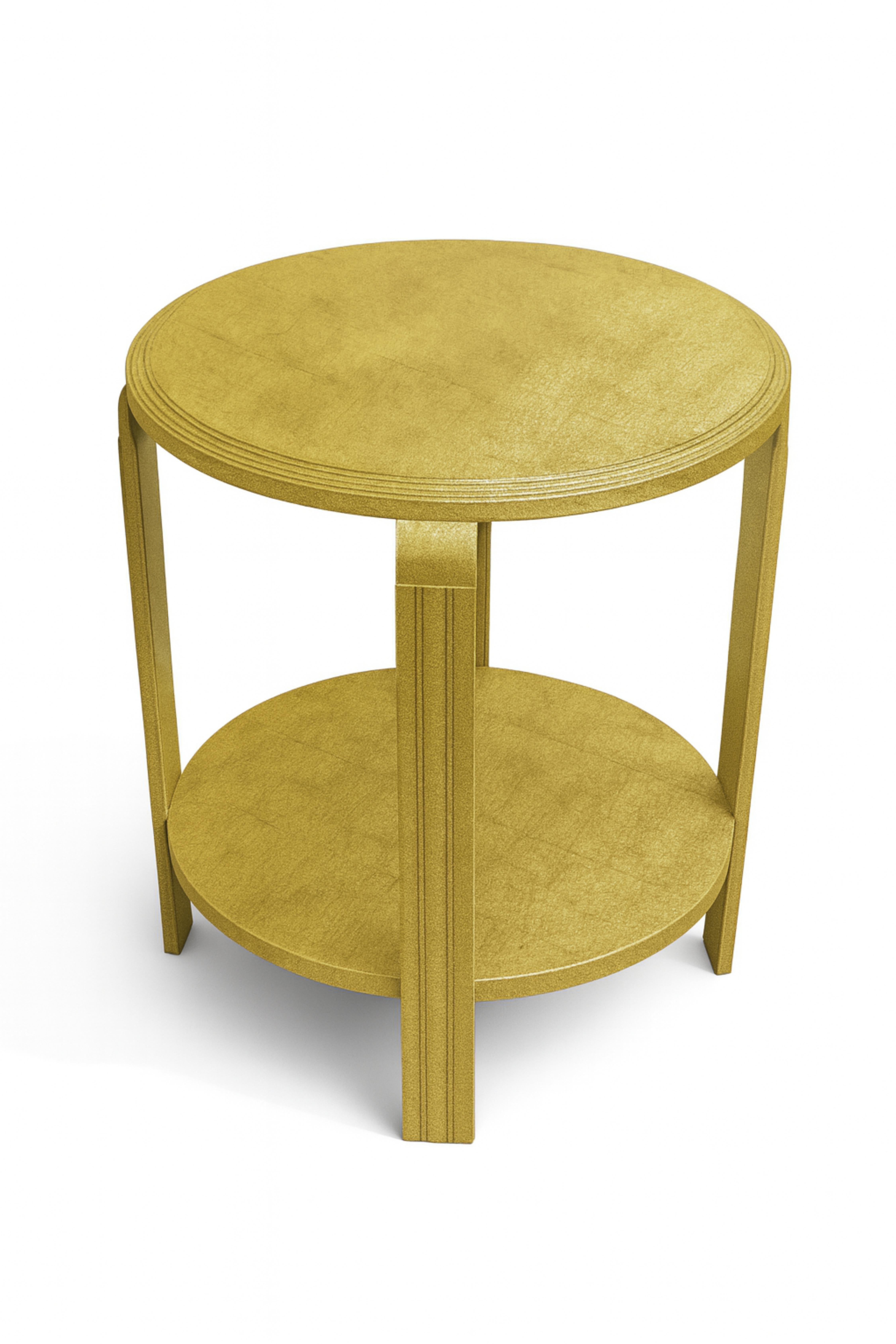 Français Table d'appoint ronde en noyer doré Art déco, 20e siècle en vente