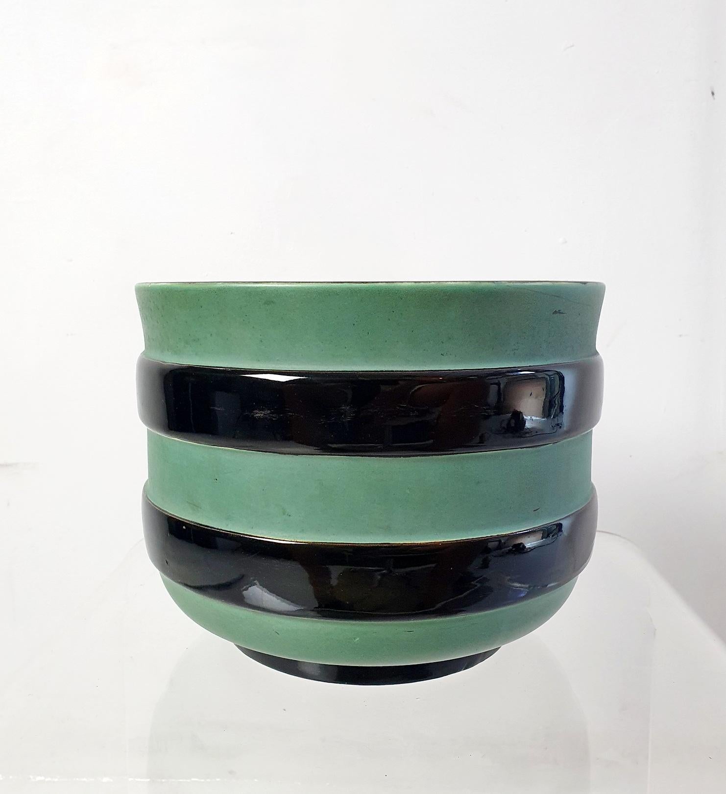 A rare and beautiful striking planter designed by Gio Ponti during the 1930's for Italian manufacturer Richard Ginori, which still is in production today doing collaborations with famous designers such as Luke Edward Hall. 
The art deco planter has