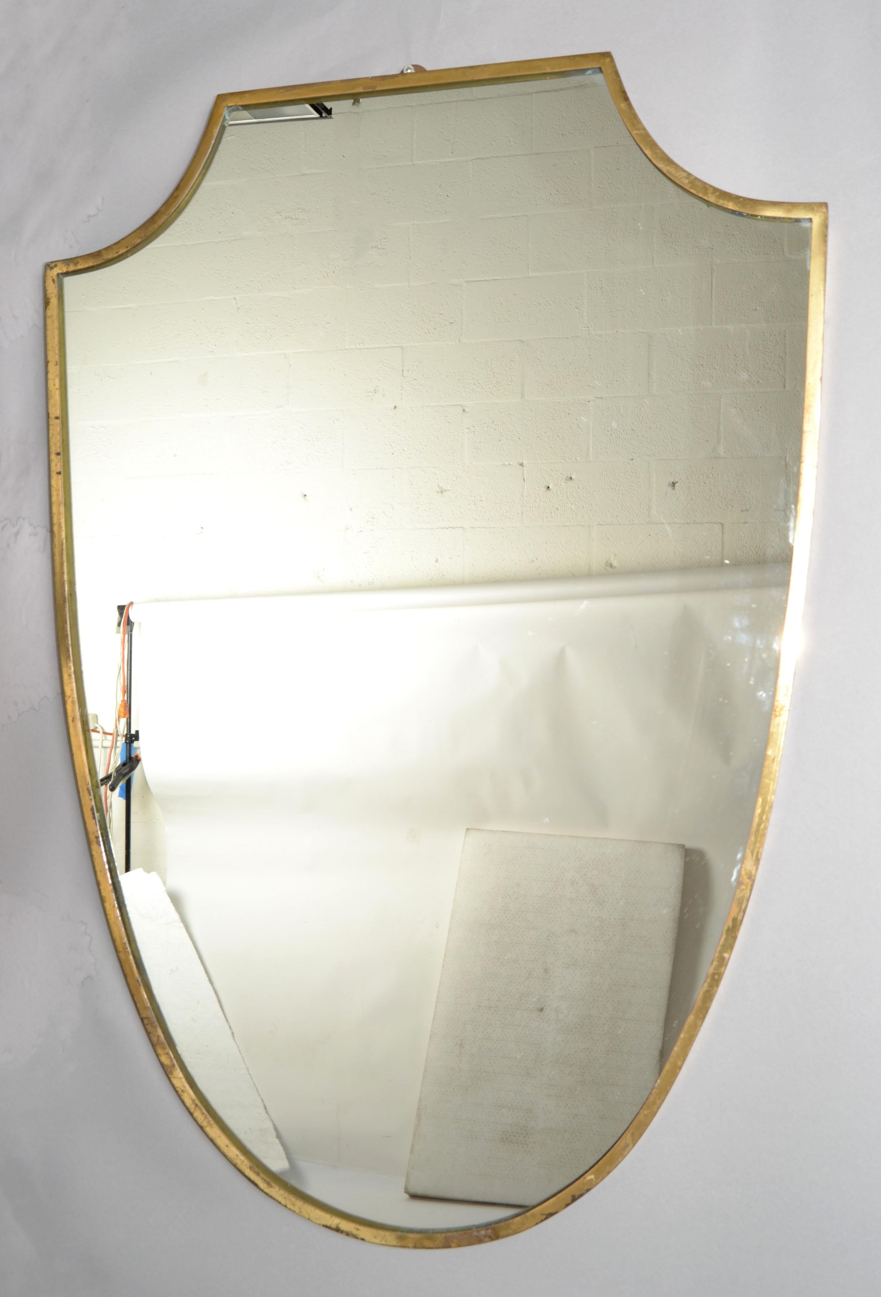 italien Miroir mural en bois et laiton de style Gio Ponti, attribué à Buffa, Italie en vente