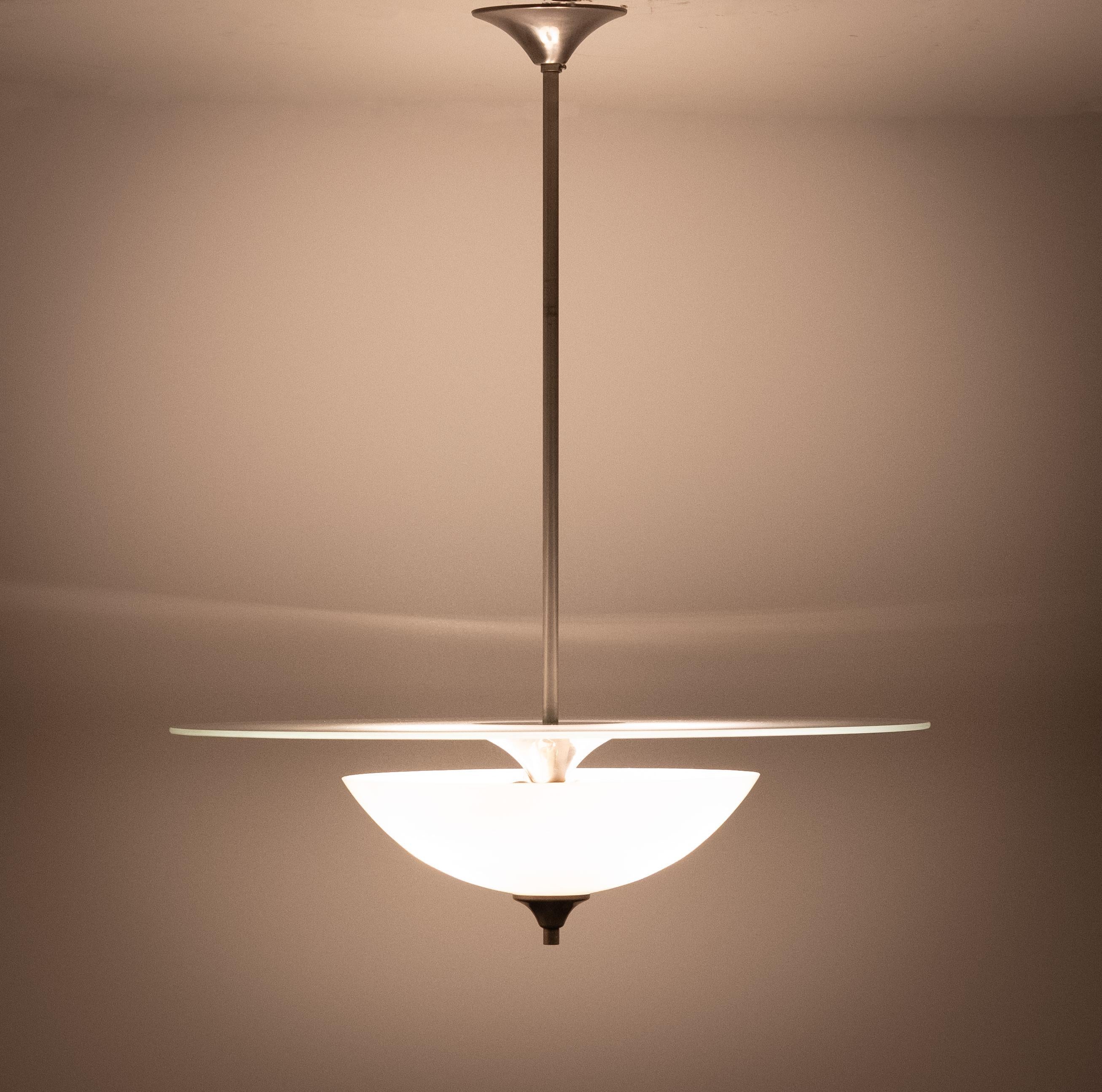 Vetro opalino Art Déco   Gispen  Lampada a sospensione  ''modello'' Mezzaluna in vendita