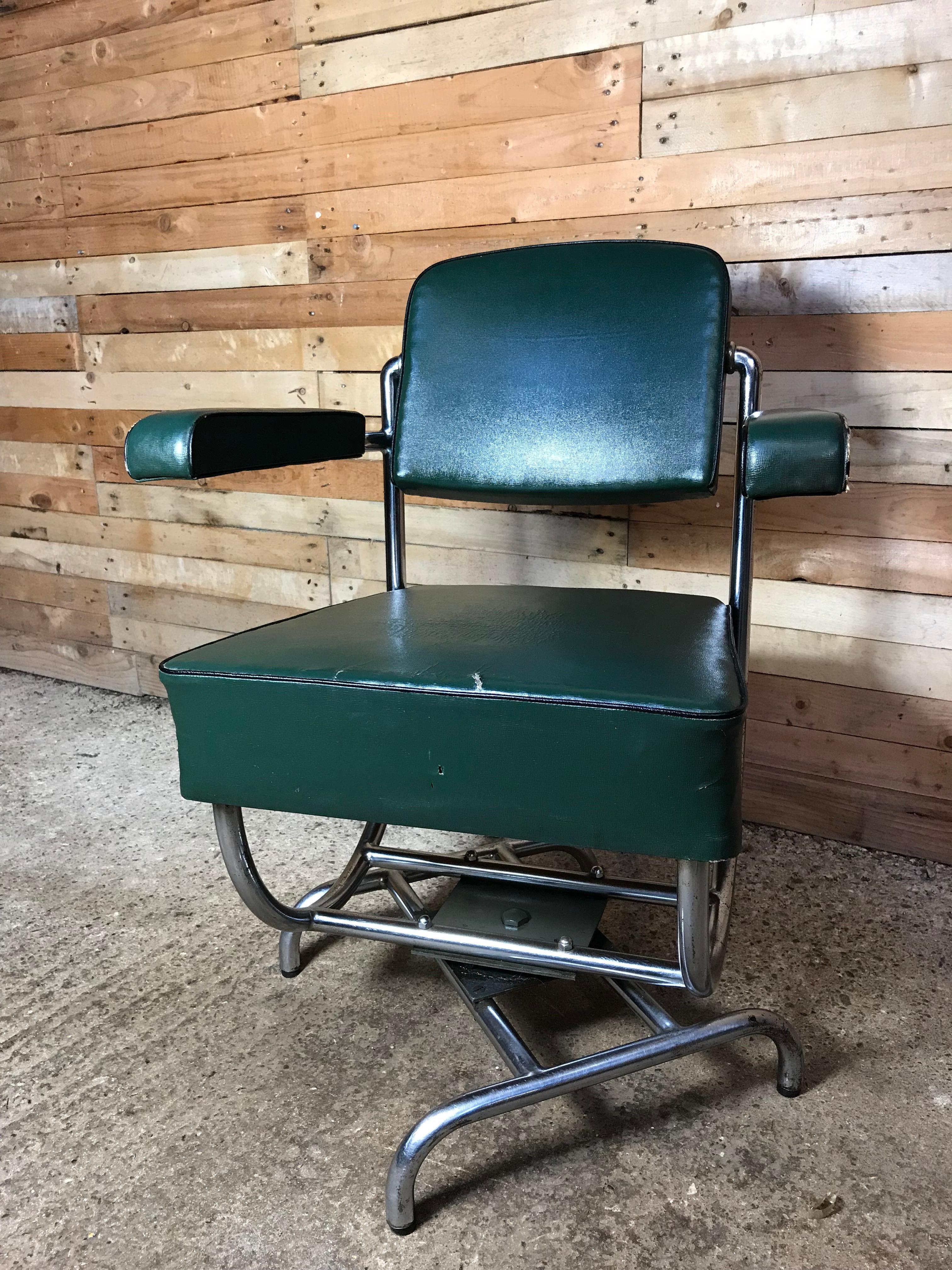 Art Deco Gispen sought after swivel armchair or office chair by W.H. Gispen, 1930.

This chair is increadably rare we have not been able to locate another one like this!

100% original armchair is in very good condition with only a couple of