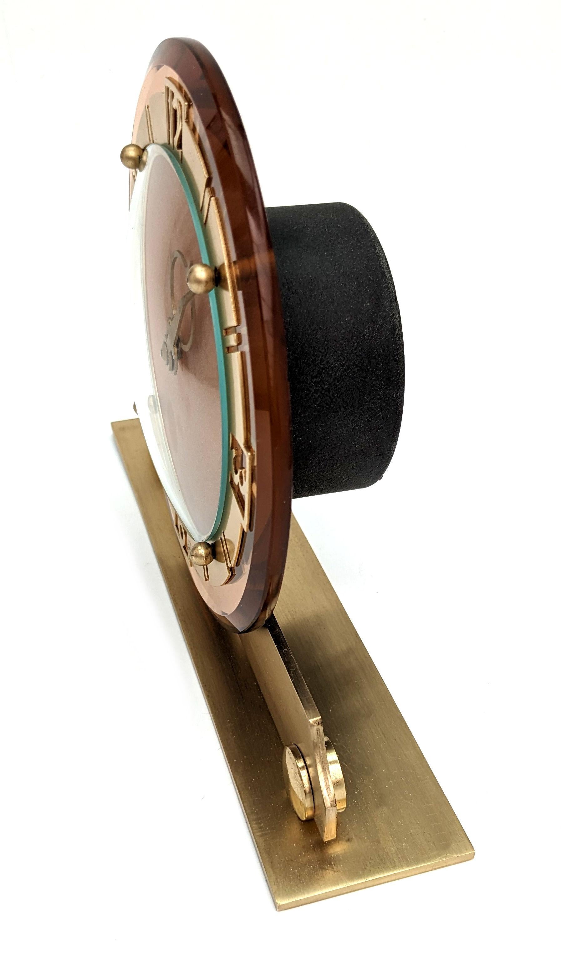 Laiton Art Déco Glamourous  Horloge mécanique de 8 jours avec miroir  Anglais, c1930s en vente