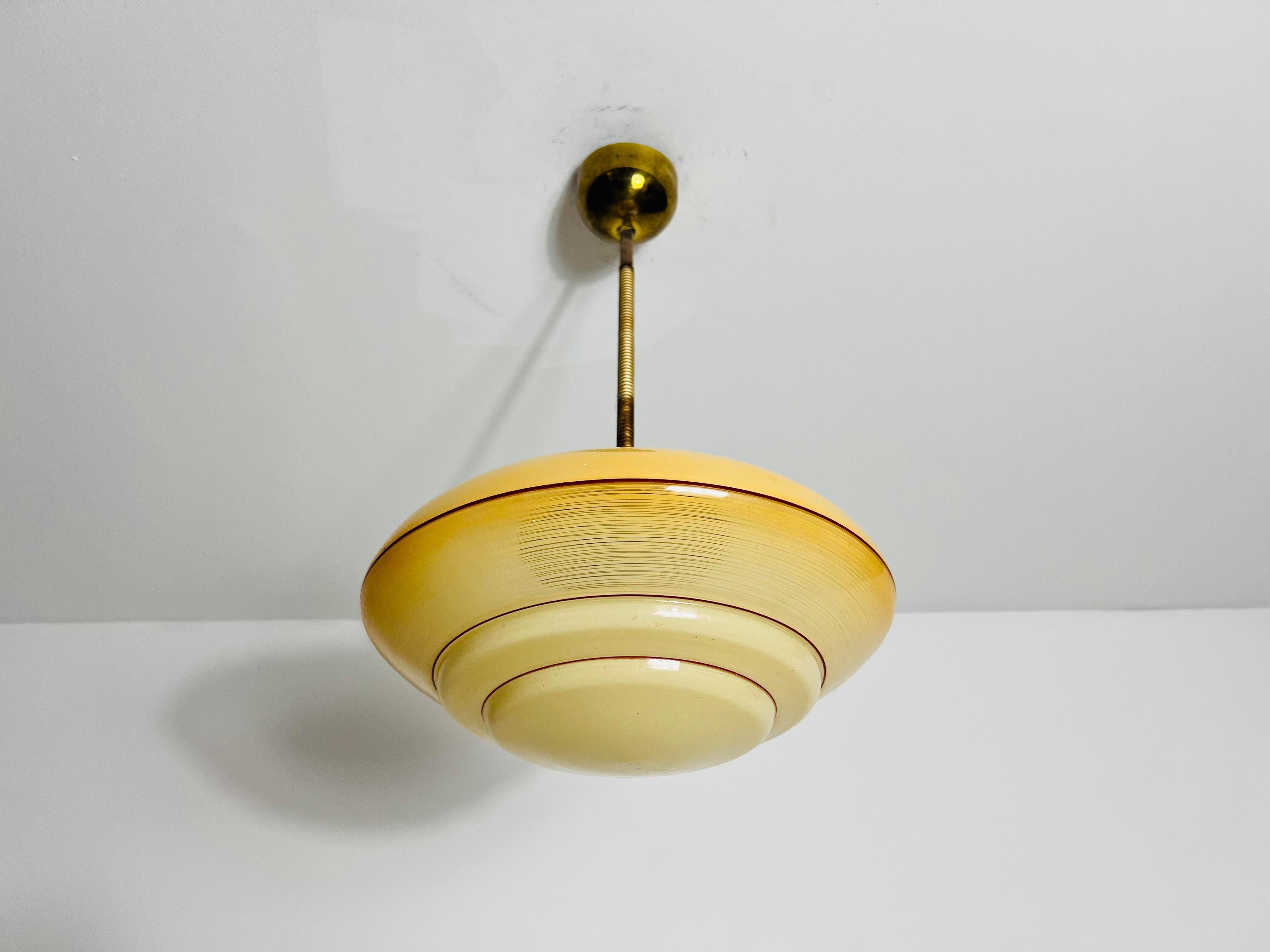 Mid-Century moderno Lampada da soffitto in vetro e ottone Art Deco, anni '30, Germania in vendita