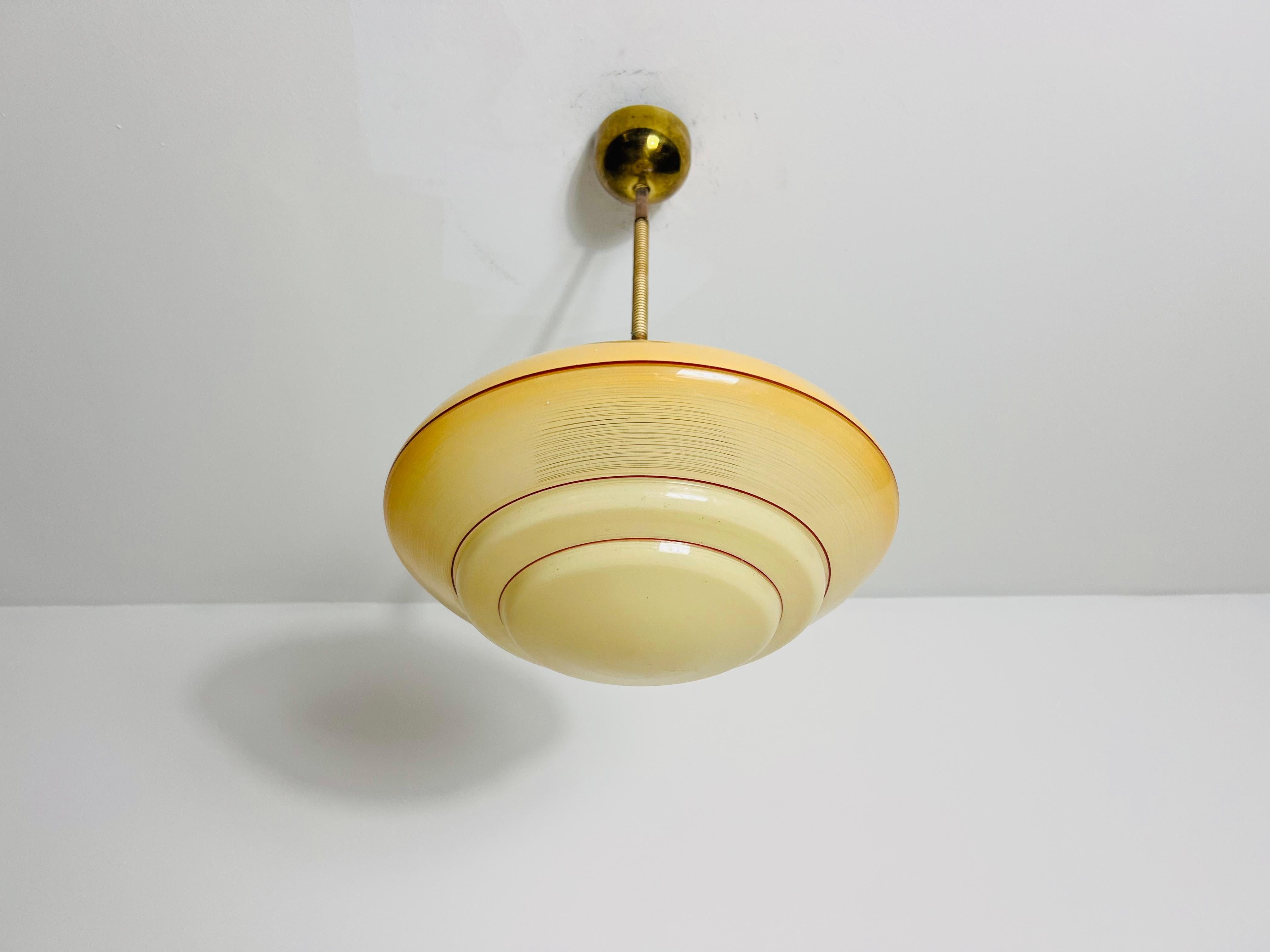 Metà XX secolo Lampada da soffitto in vetro e ottone Art Deco, anni '30, Germania in vendita