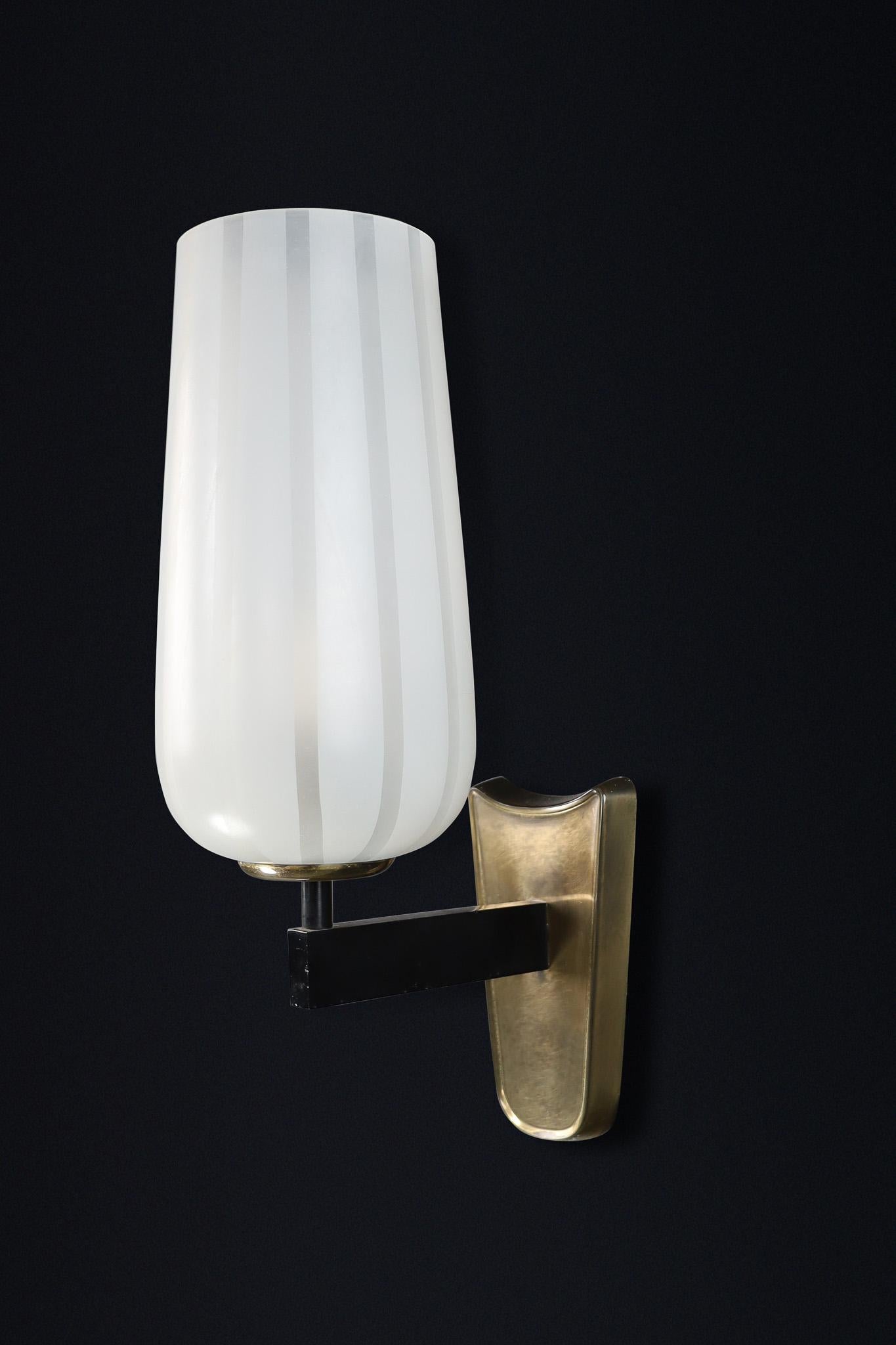 Wandleuchter aus Glas und Messing im Art déco-Stil, Deutschland 1940er Jahre im Zustand „Gut“ im Angebot in Almelo, NL