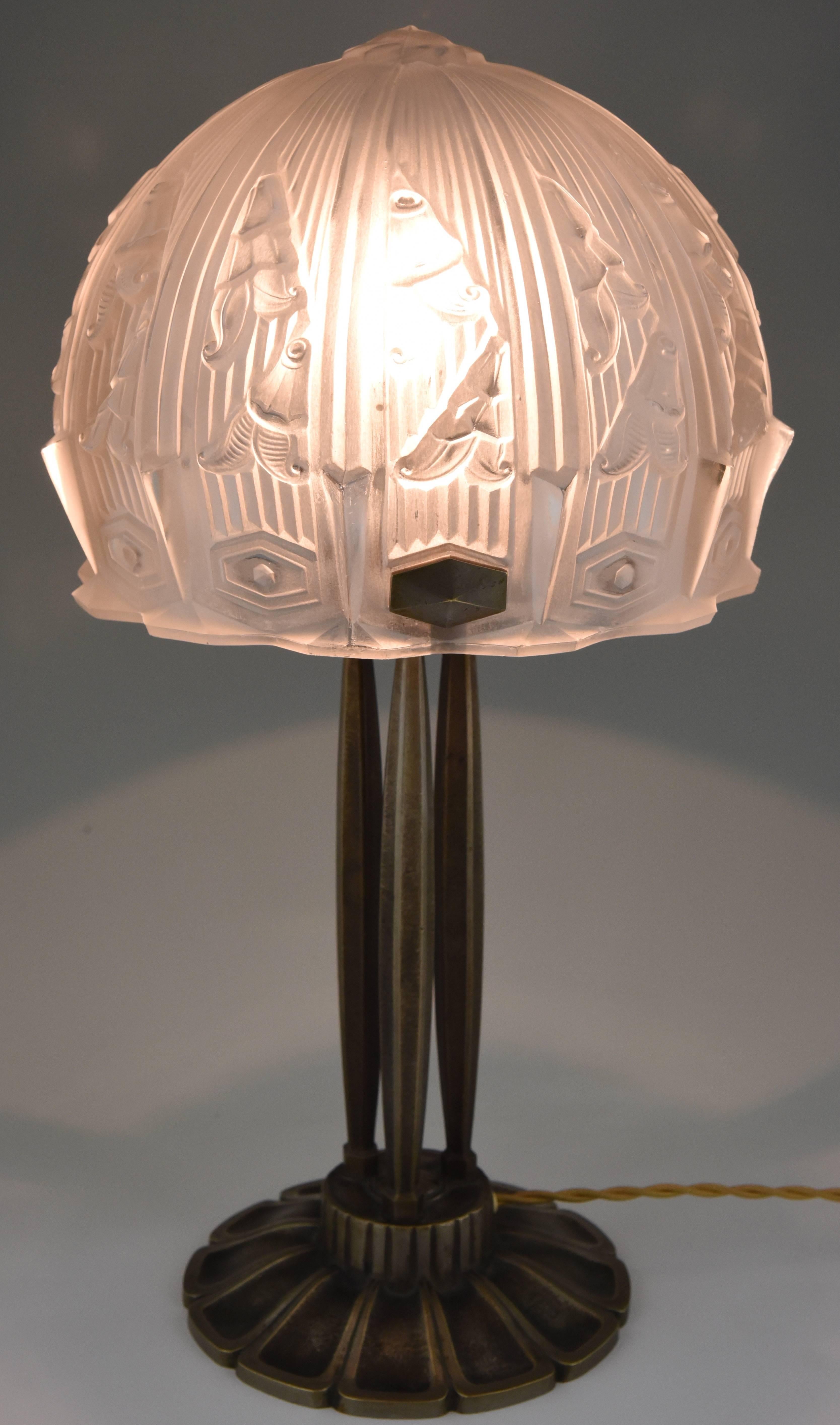 Very nice Art Deco table or desk lamp with moulded glass shade on a patinated bronze base, Stamped marks RM, France, 1930.