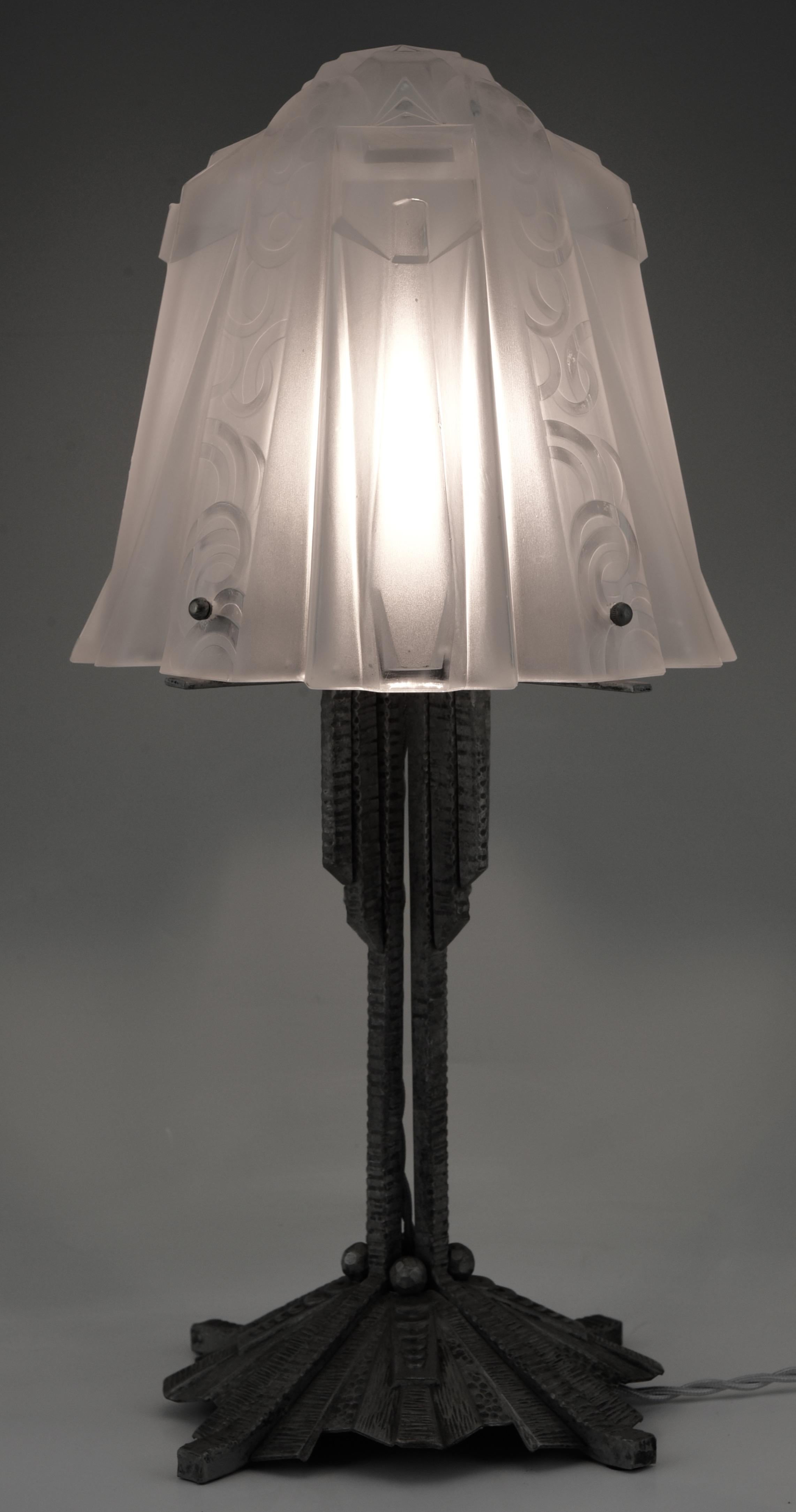 Art Deco Glass and Iron Table Lamp Muller Freres, France, 1925 (Art déco)