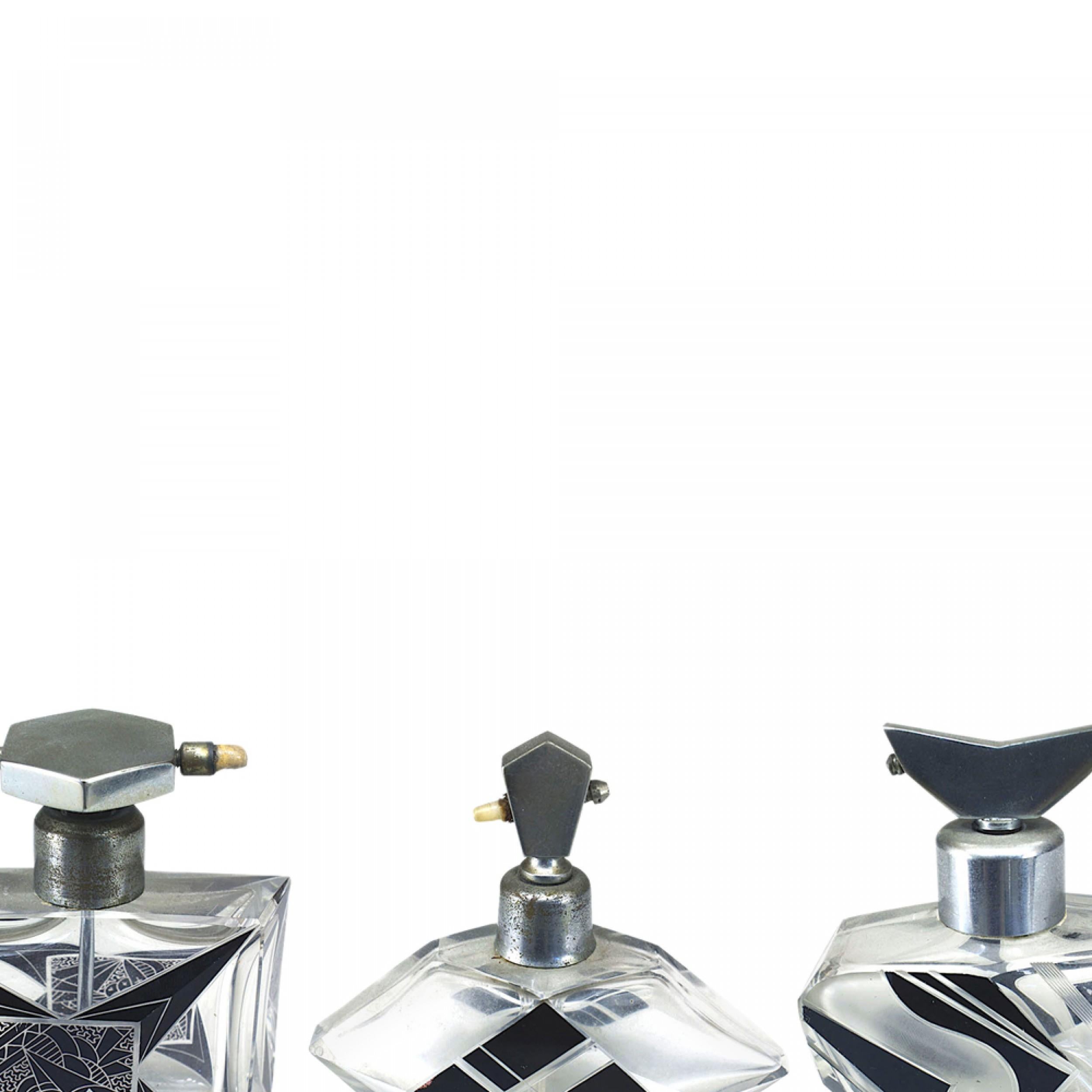 3 Vari atomizzatori in vetro Art Deco (forse ceco) con forma geometrica e design nero. (PREZZO OGNI)