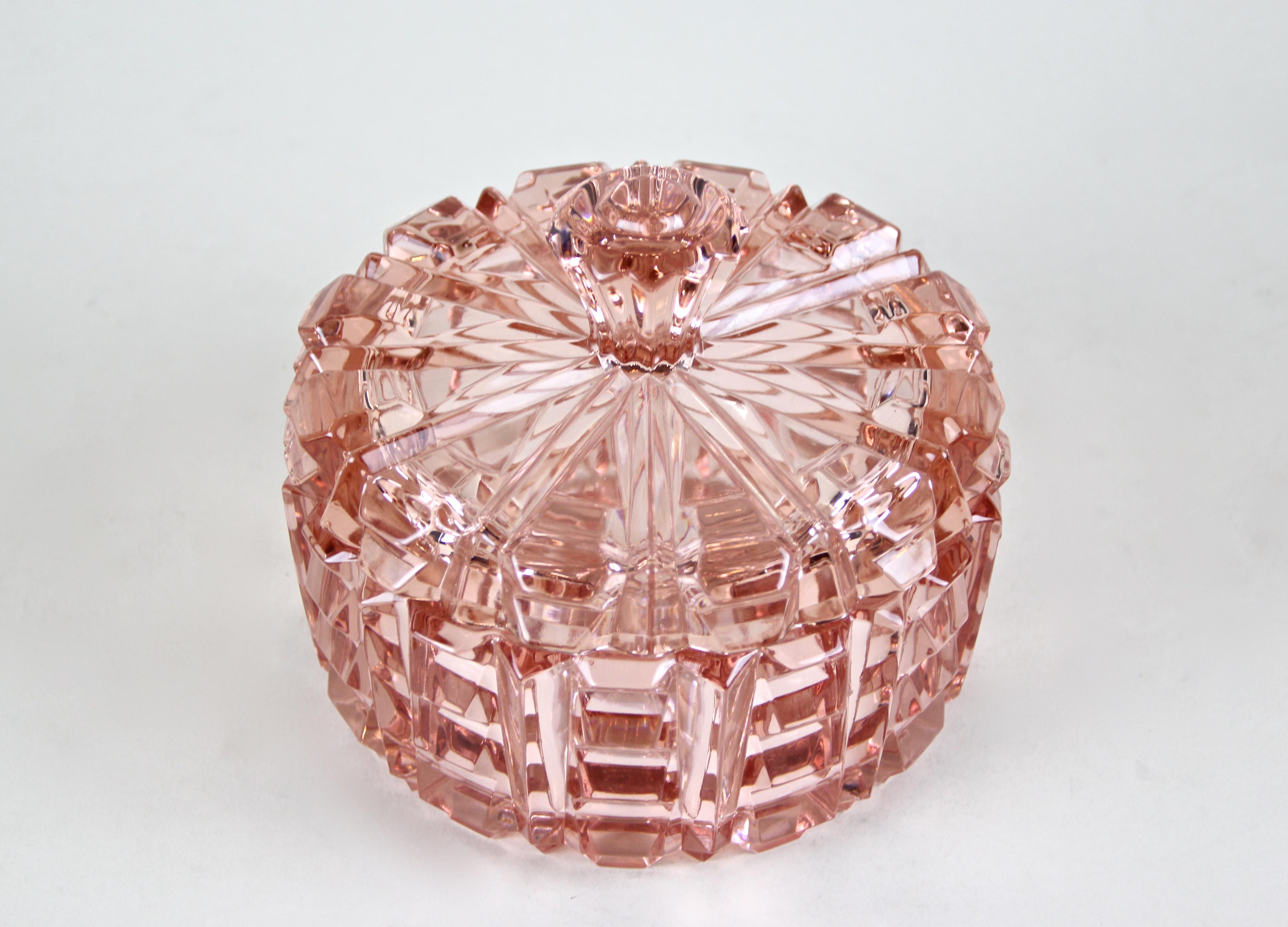 Art Deco Glass Bowl With Lid Rose Colored, Austria, circa 1930 In Good Condition In Lichtenberg, AT