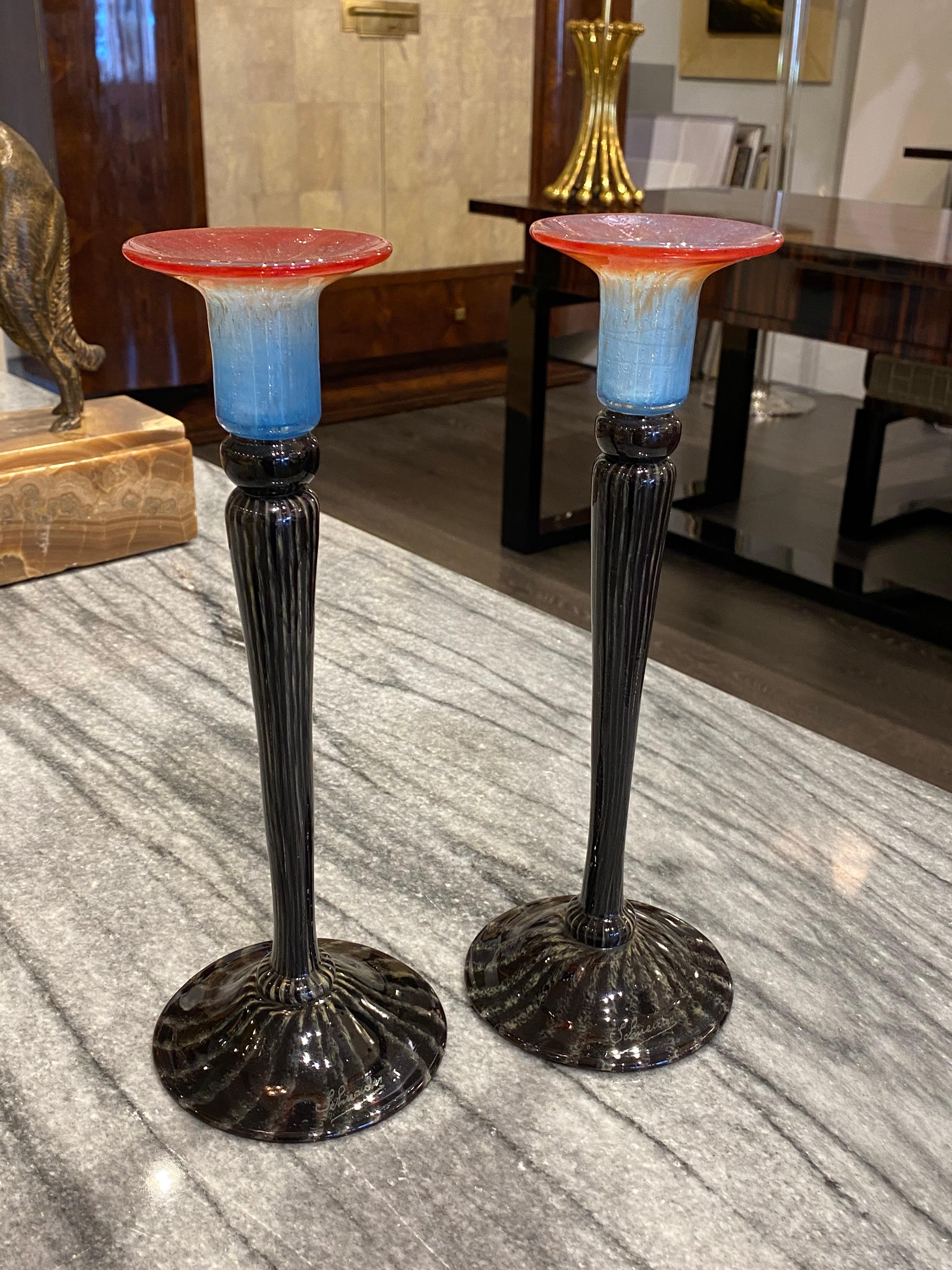 Pair of Art Deco candlestick by Charles Schneider in colored red glass and light blue.
Made in France, circa 1921
Signature: Schneider.