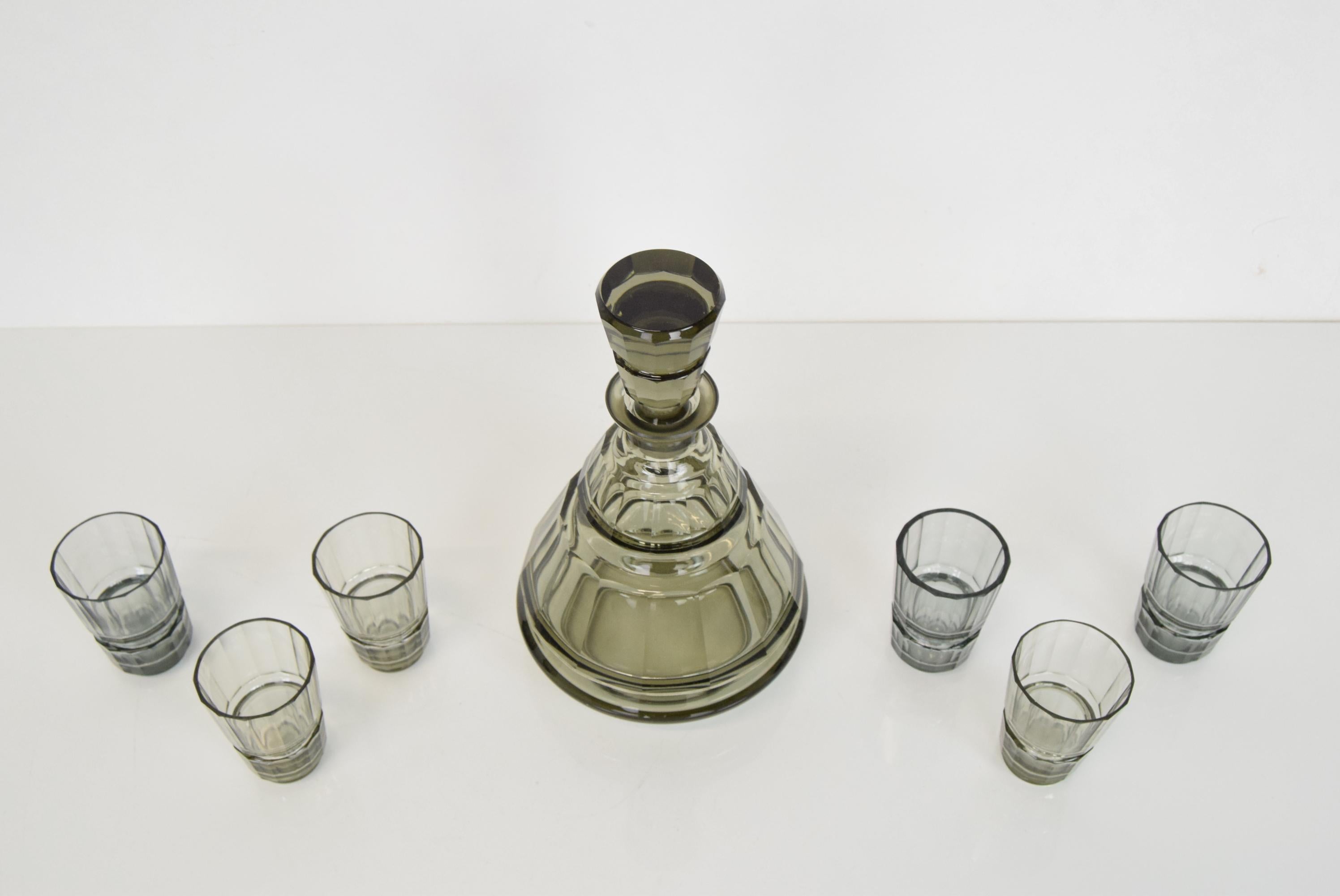 Art Deco Glass Carafe with Six Glasses, Bohemia, 1930's In Good Condition For Sale In Praha, CZ