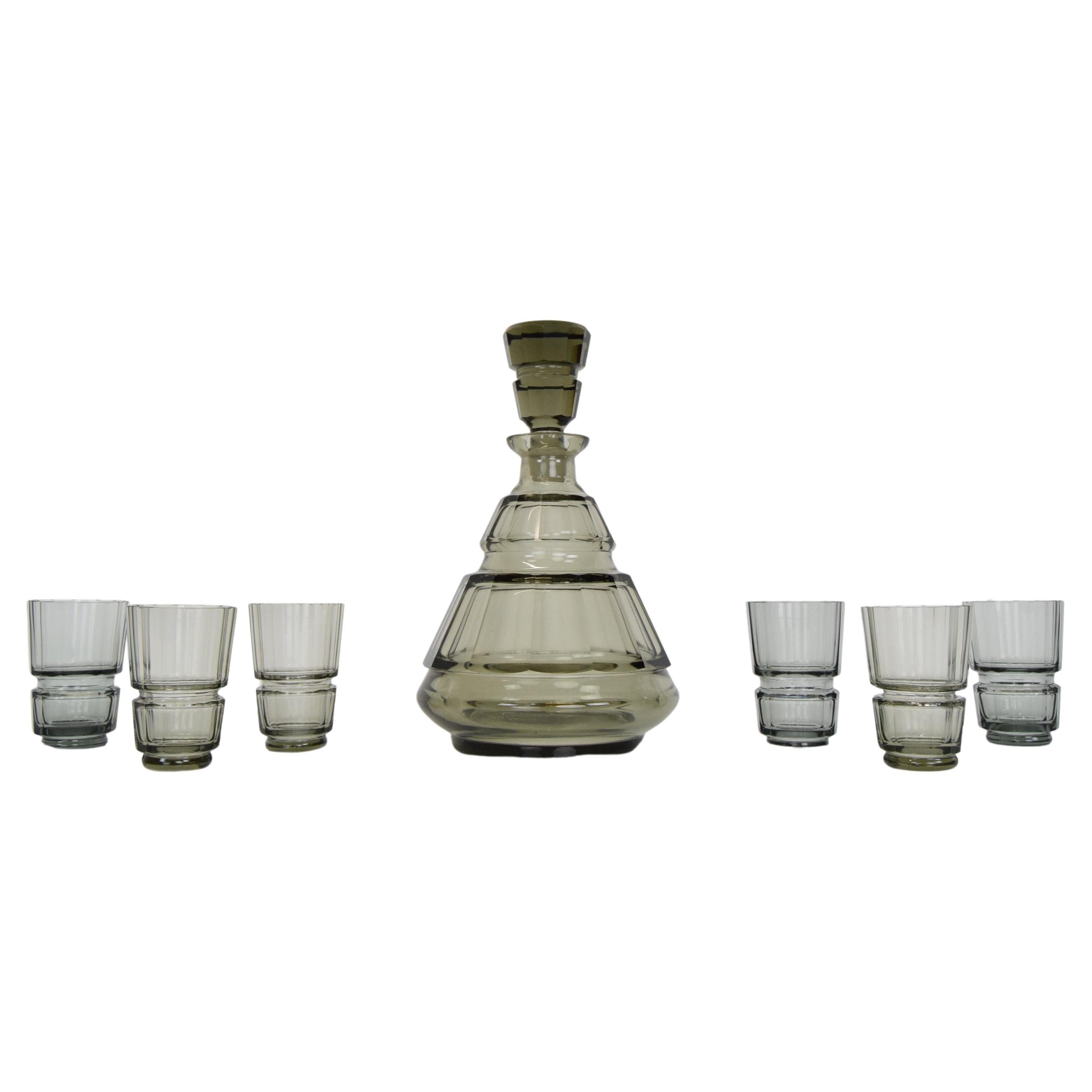 Jarra de cristal Art Decó con seis vasos, Bohemia, años 30 en venta