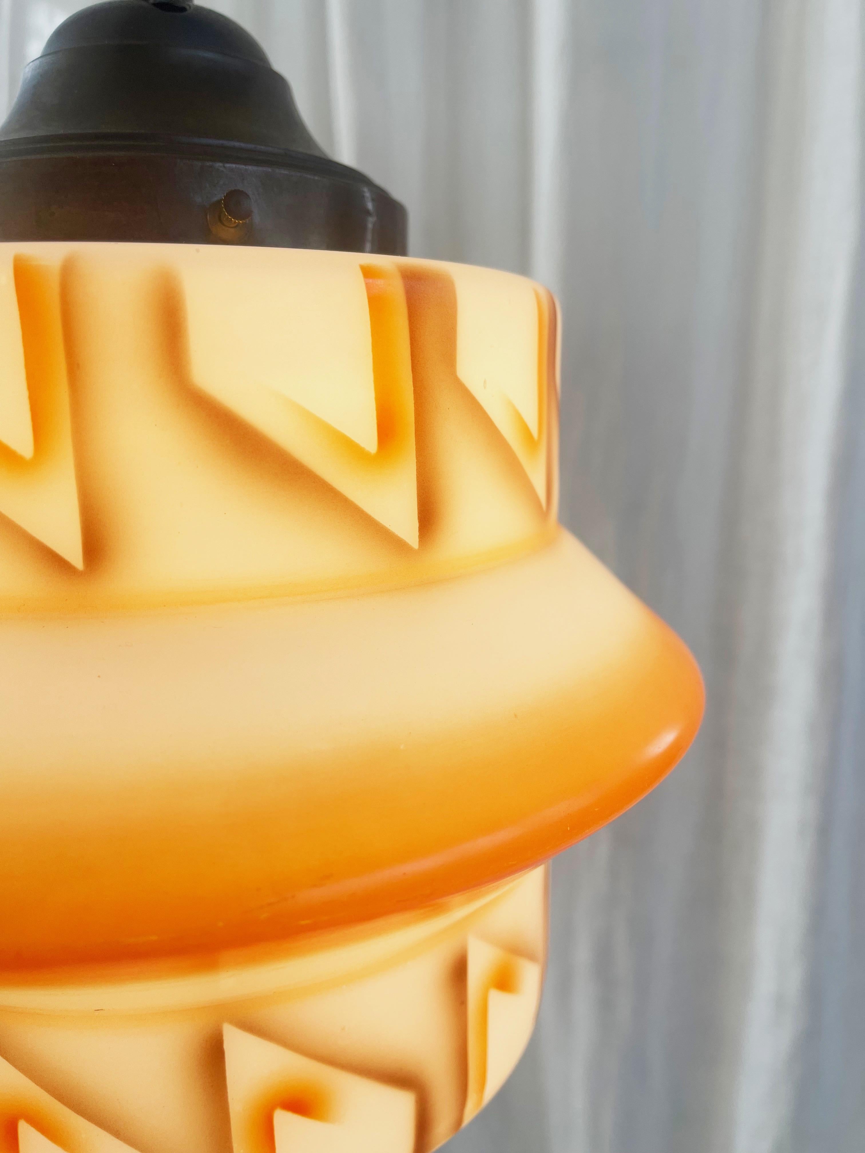 Fatto a mano Lampada da soffitto in vetro Art Deco, arancione e bianco smerigliato e ottone, Germania anni '30 in vendita