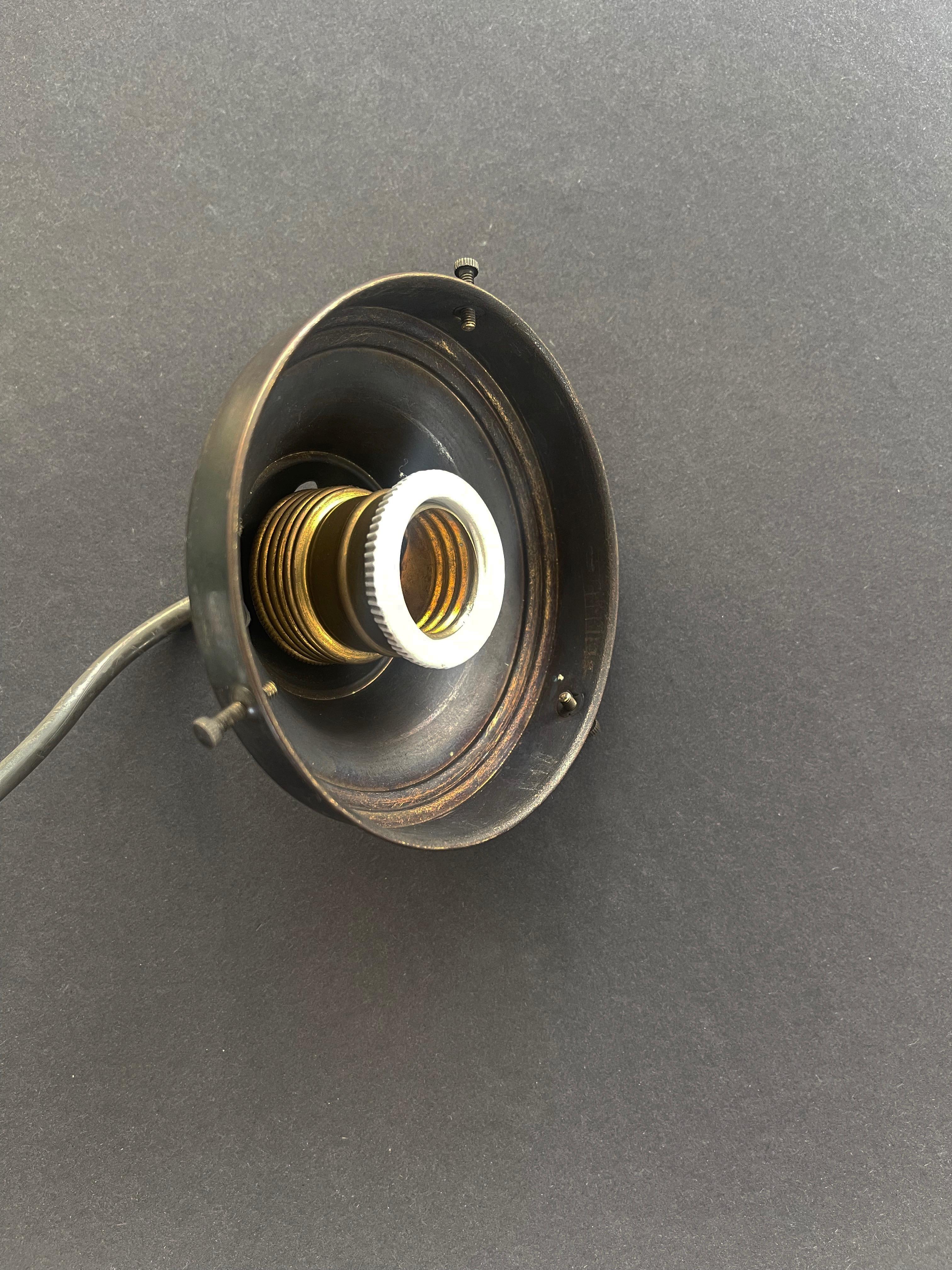 XX secolo Lampada da soffitto in vetro Art Deco, arancione e bianco smerigliato e ottone, Germania anni '30 in vendita