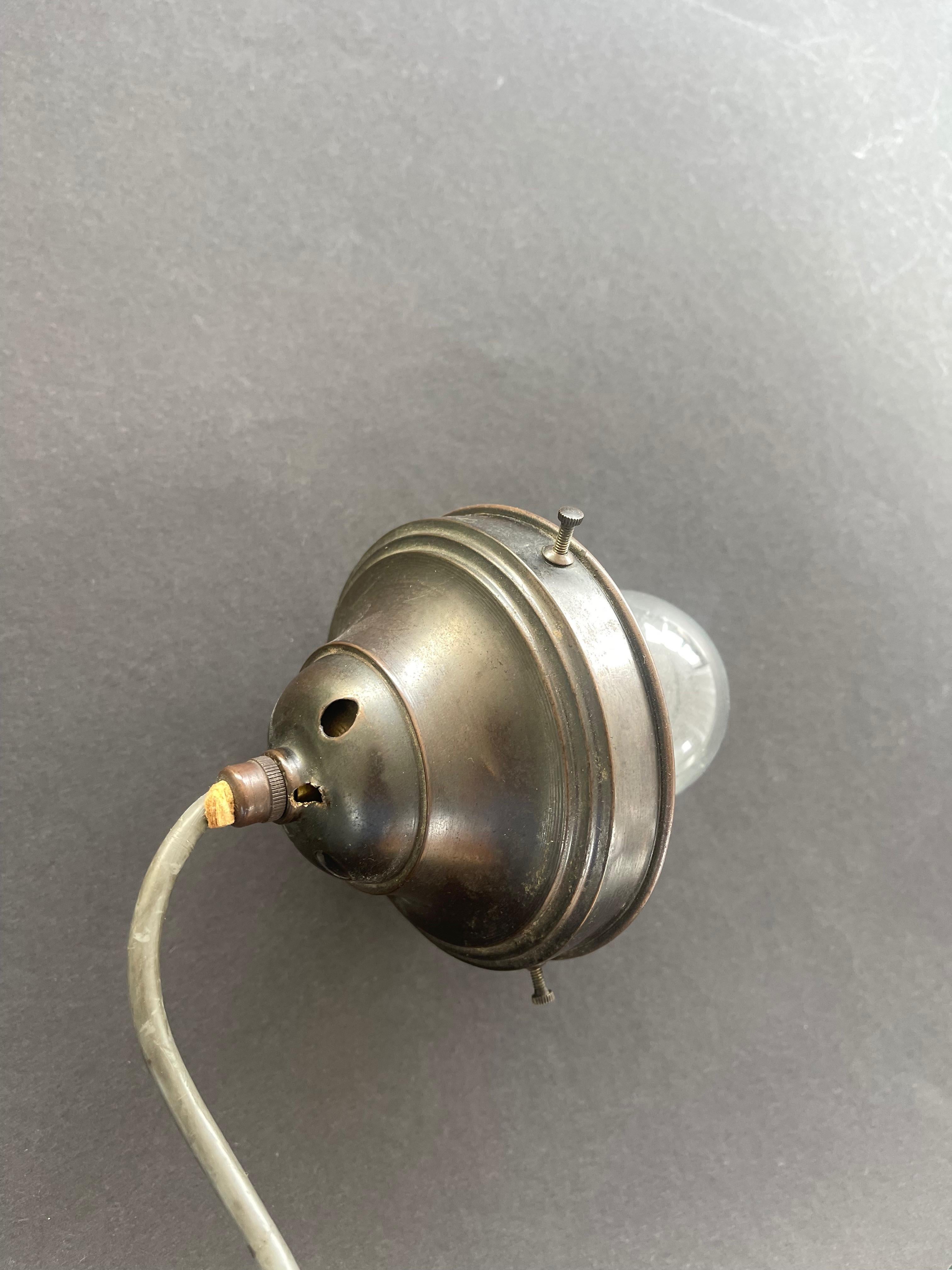 Vetro artistico Lampada da soffitto in vetro Art Deco, arancione e bianco smerigliato e ottone, Germania anni '30 in vendita