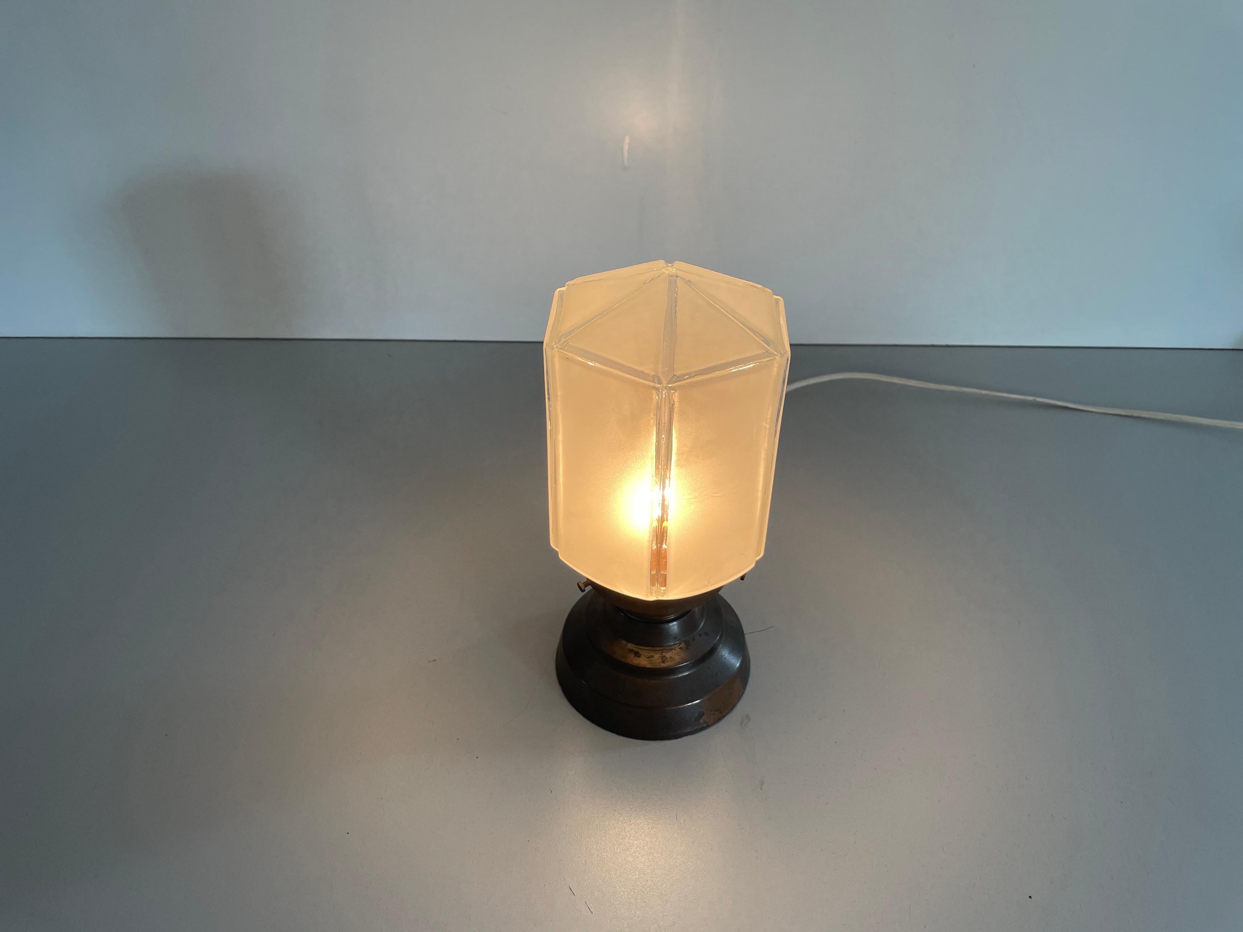 Lámpara de techo de cristal Art Decó con base de cobre de Zenith, años 30, Alemania en venta 7