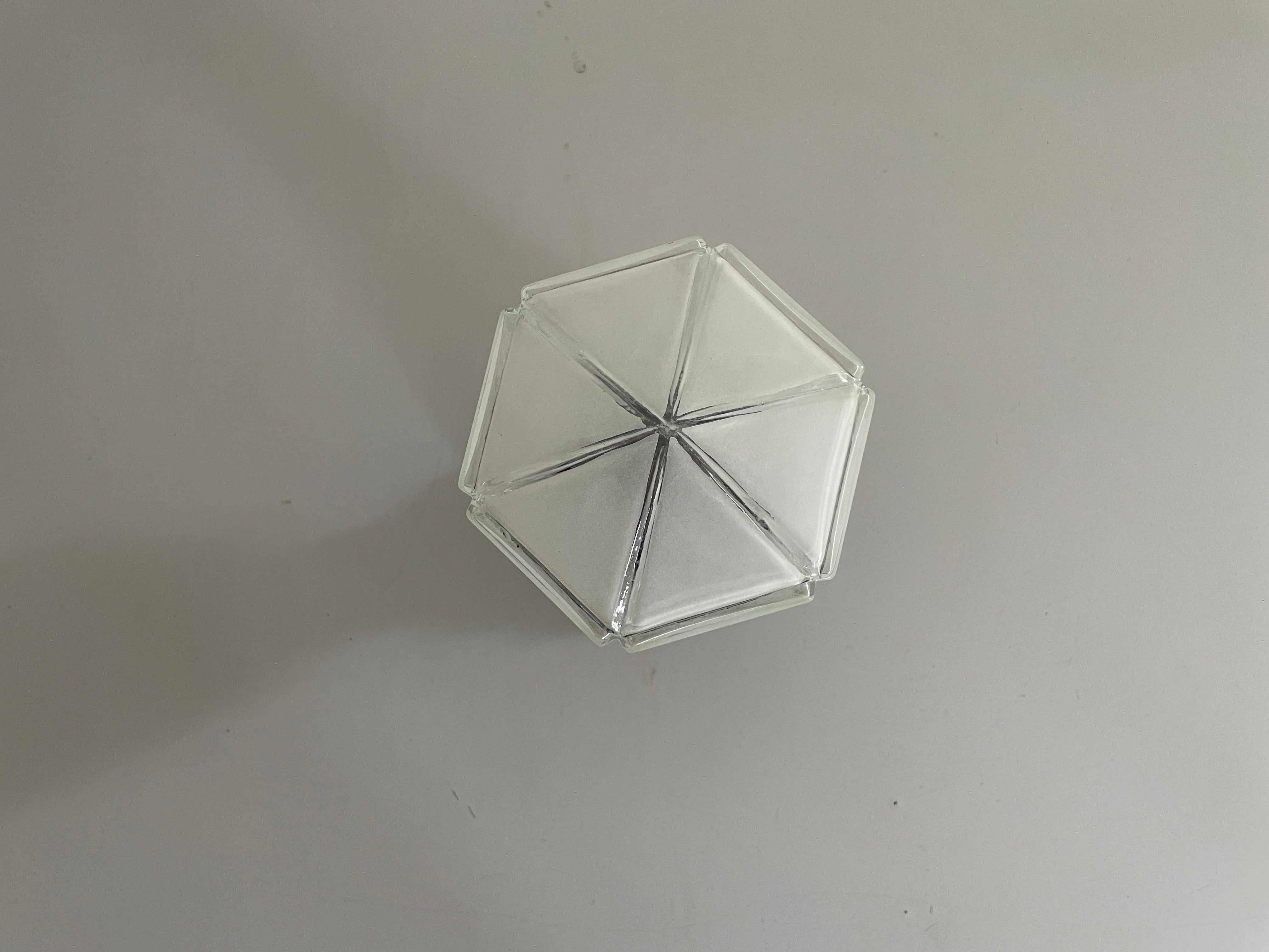 Lámpara de techo de cristal Art Decó con base de cobre de Zenith, años 30, Alemania mediados del siglo XX en venta