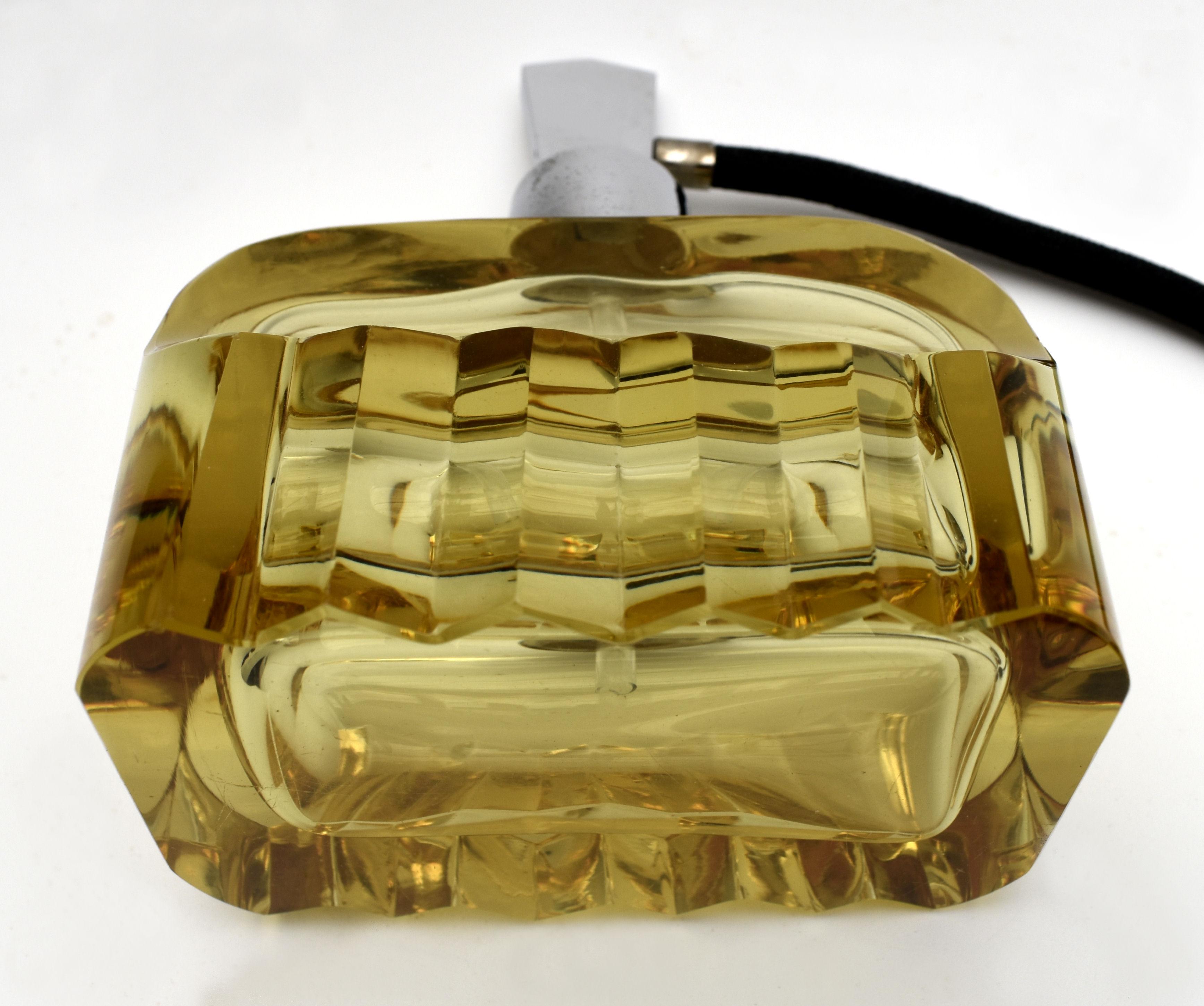 20ième siècle Atomiseur de parfum géométrique Art déco en verre et chrome, Angleterre, années 1930 en vente