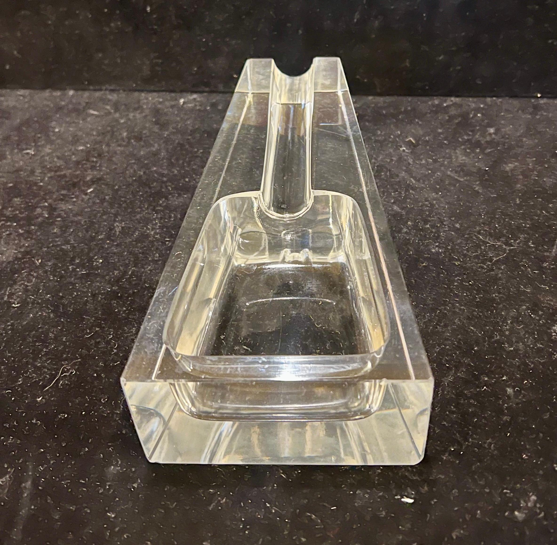 A very cool and rare art deco solid crystal pipe holder / stand / rest attributed to Dunhill, circa 1960s.  The rest is in very good vintage condition a small tiny fleabite on the edge as shown Very nice contemporary piece! 