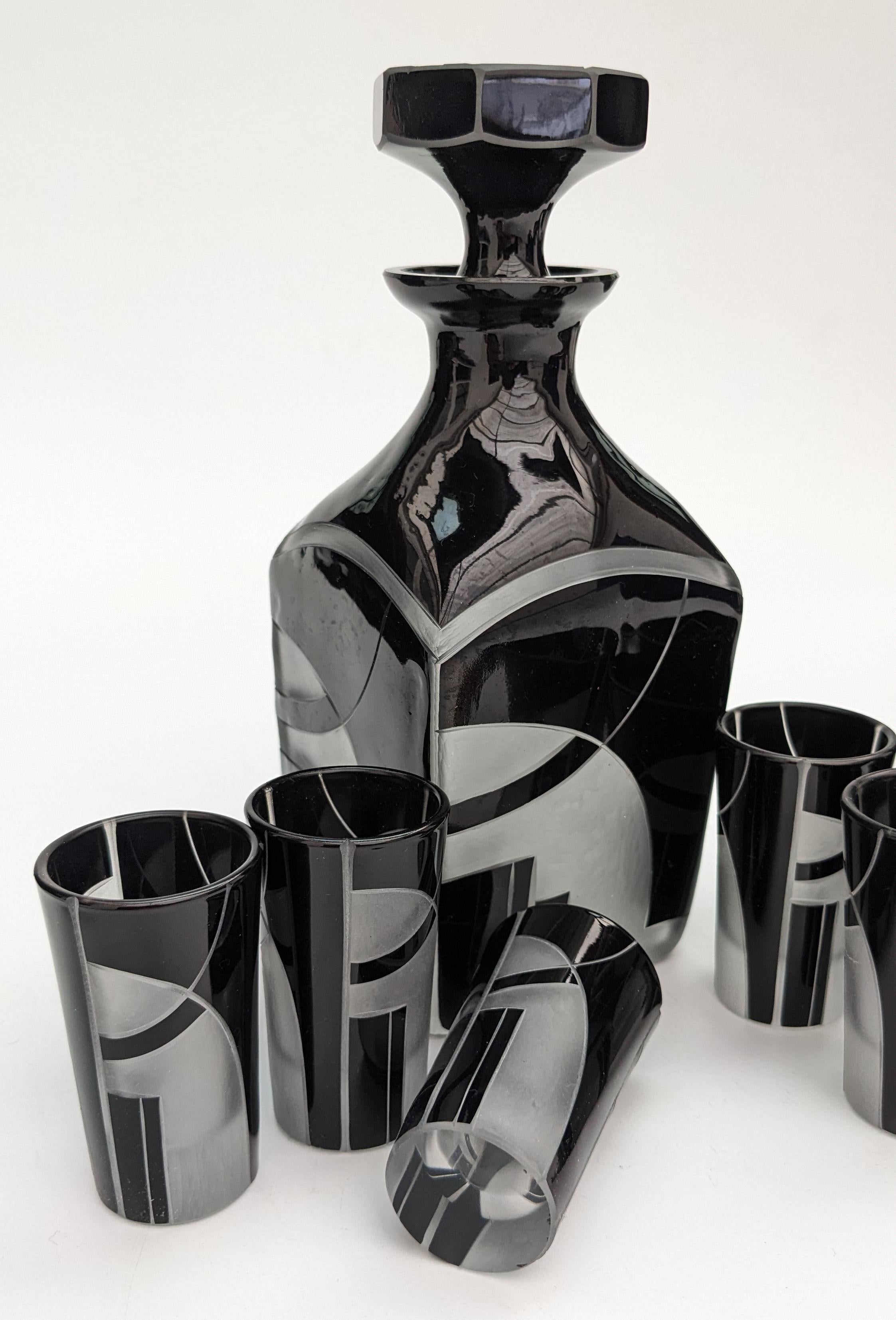 Art Deco Glass Decanter Set with 6 Matching Glasses, c1930 For Sale 7