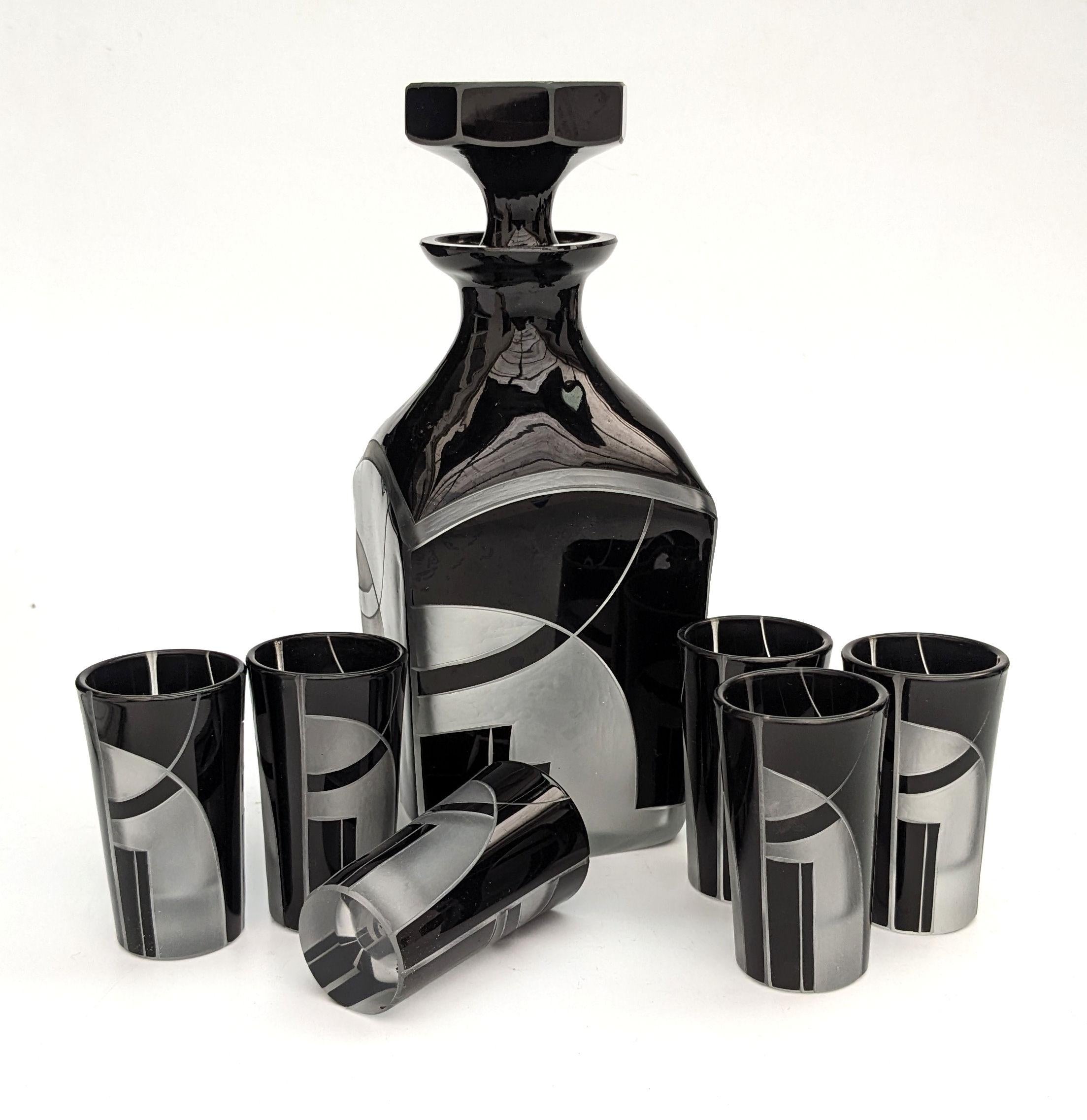Art Deco Glass Decanter Set with 6 Matching Glasses, c1930 For Sale 8