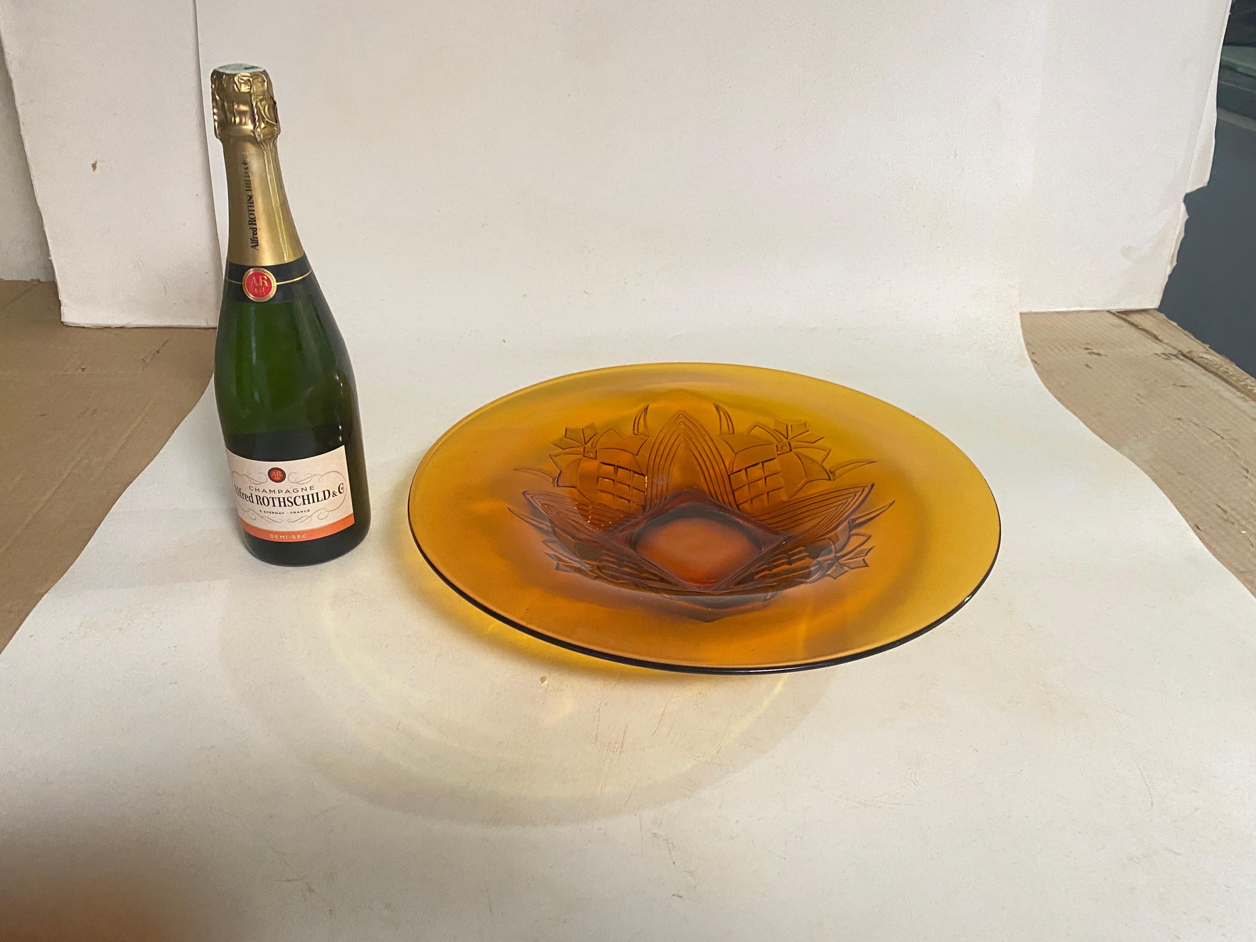 French Art Deco glass decorative dish with glass colored Rond Pattern, in very good overall condition. It has been made in France circa 1940.
Yellow Color.