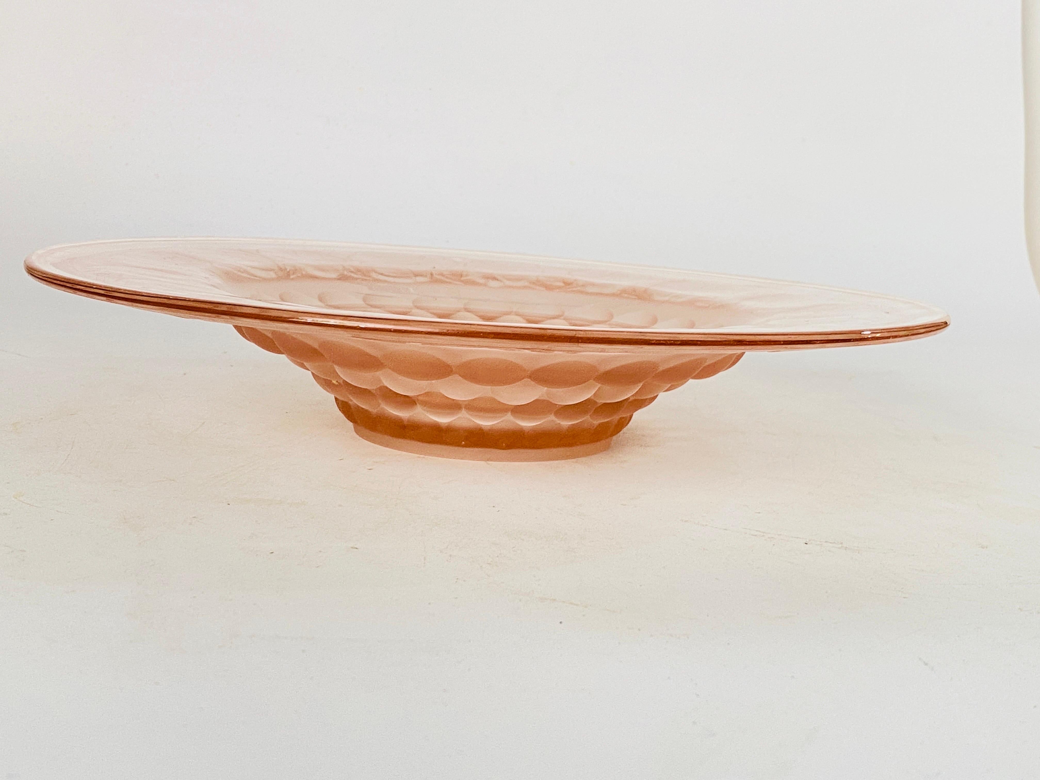 Piatto in vetro Art Déco / Vide-Poche con motivo a rondelle di vetro rosa Francia, circa 1940 in vendita 5