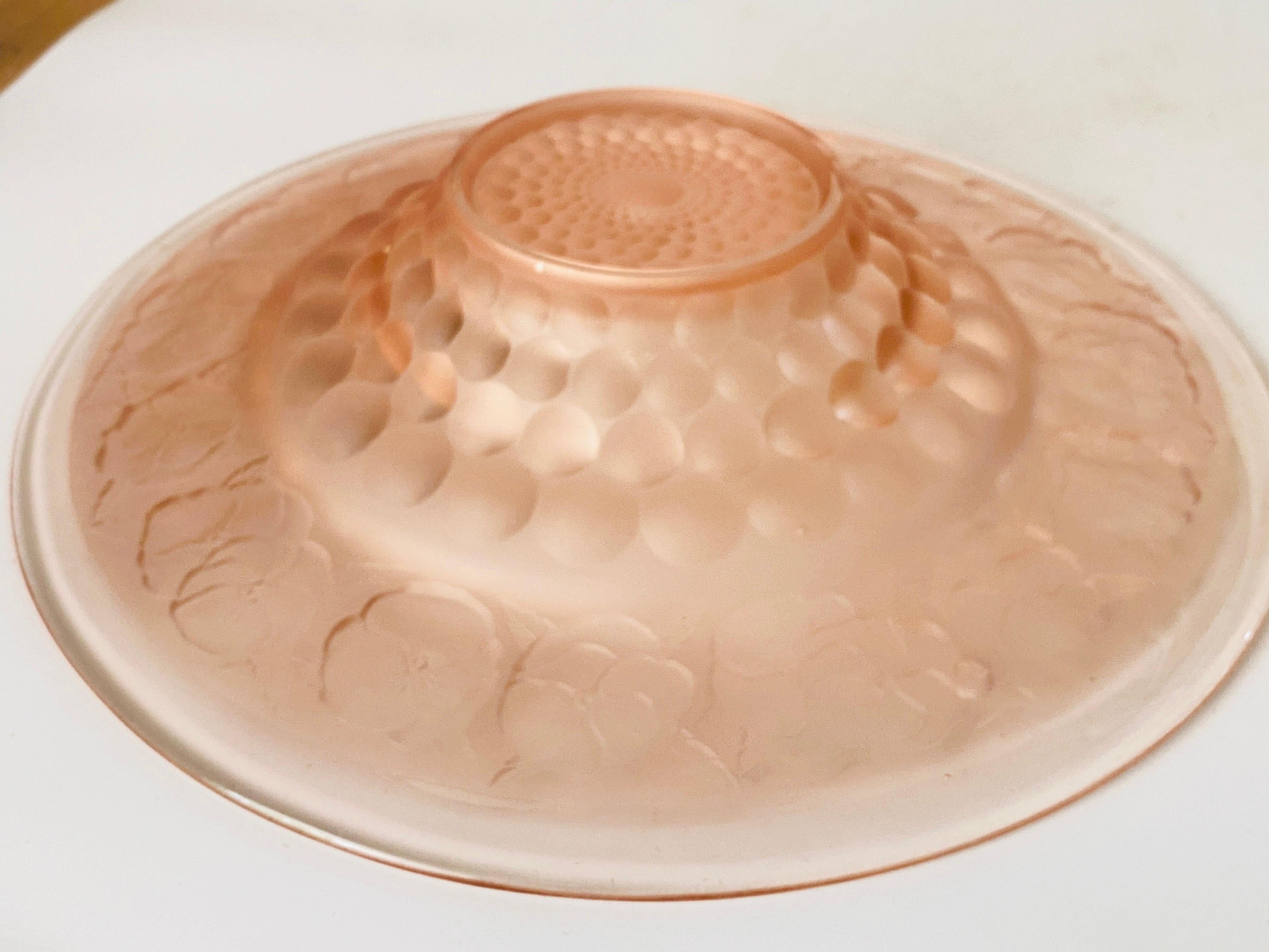 French Art Deco glass decorative dish with glass colored Rond Pattern, in very good overall condition. It has been made in France circa 1940.
Pink Color.