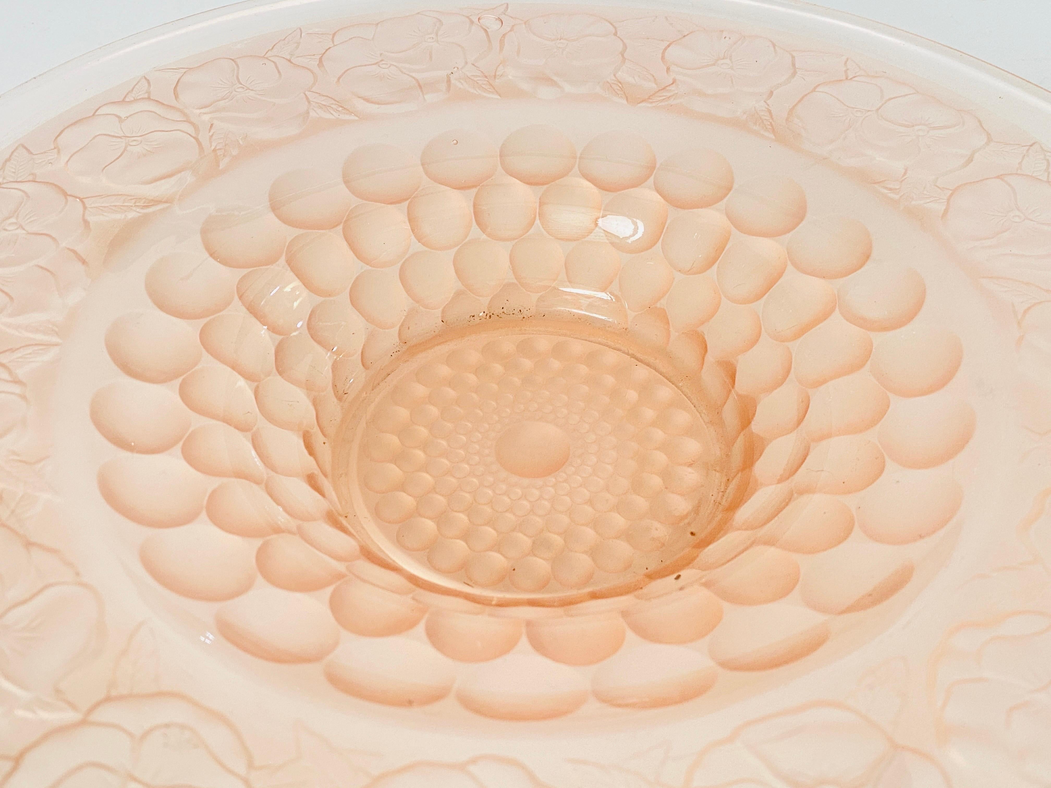 Art Deco Glass Dish / Vide-Poche with Pink Glass Rond Pattern France, circa 1940 For Sale 1