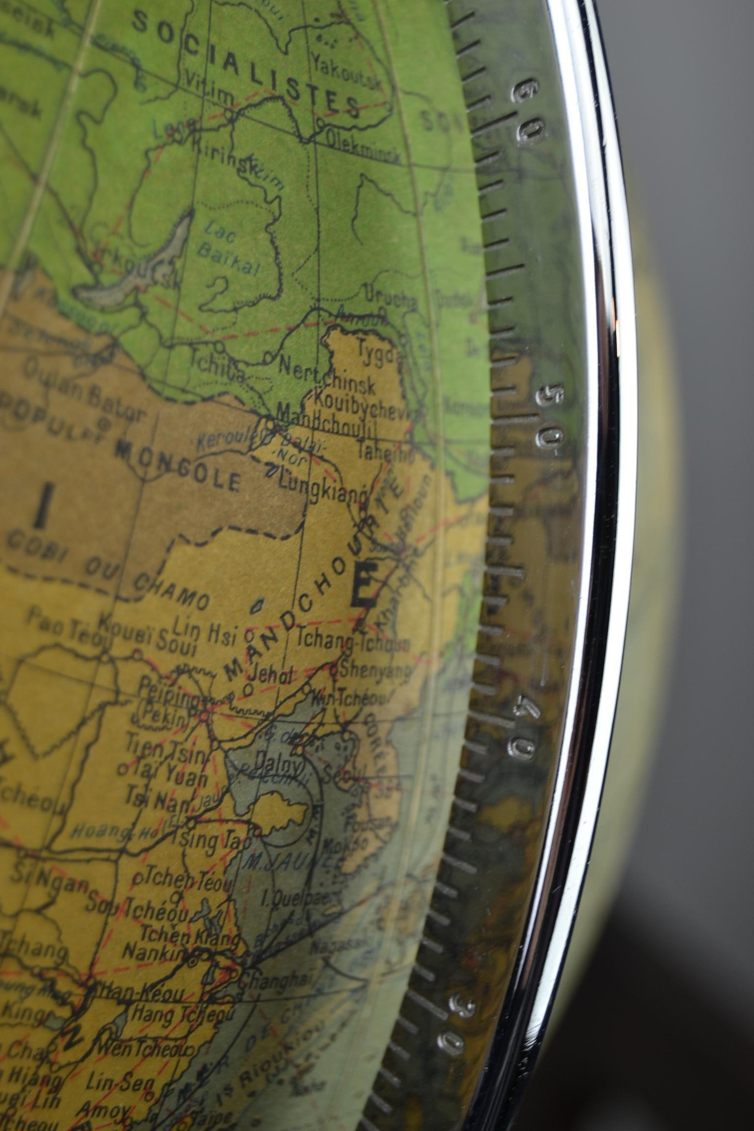 Globe en verre Art Déco de Terrestre Perrina:: M. Picquart:: Paris:: France:: années 1930 4