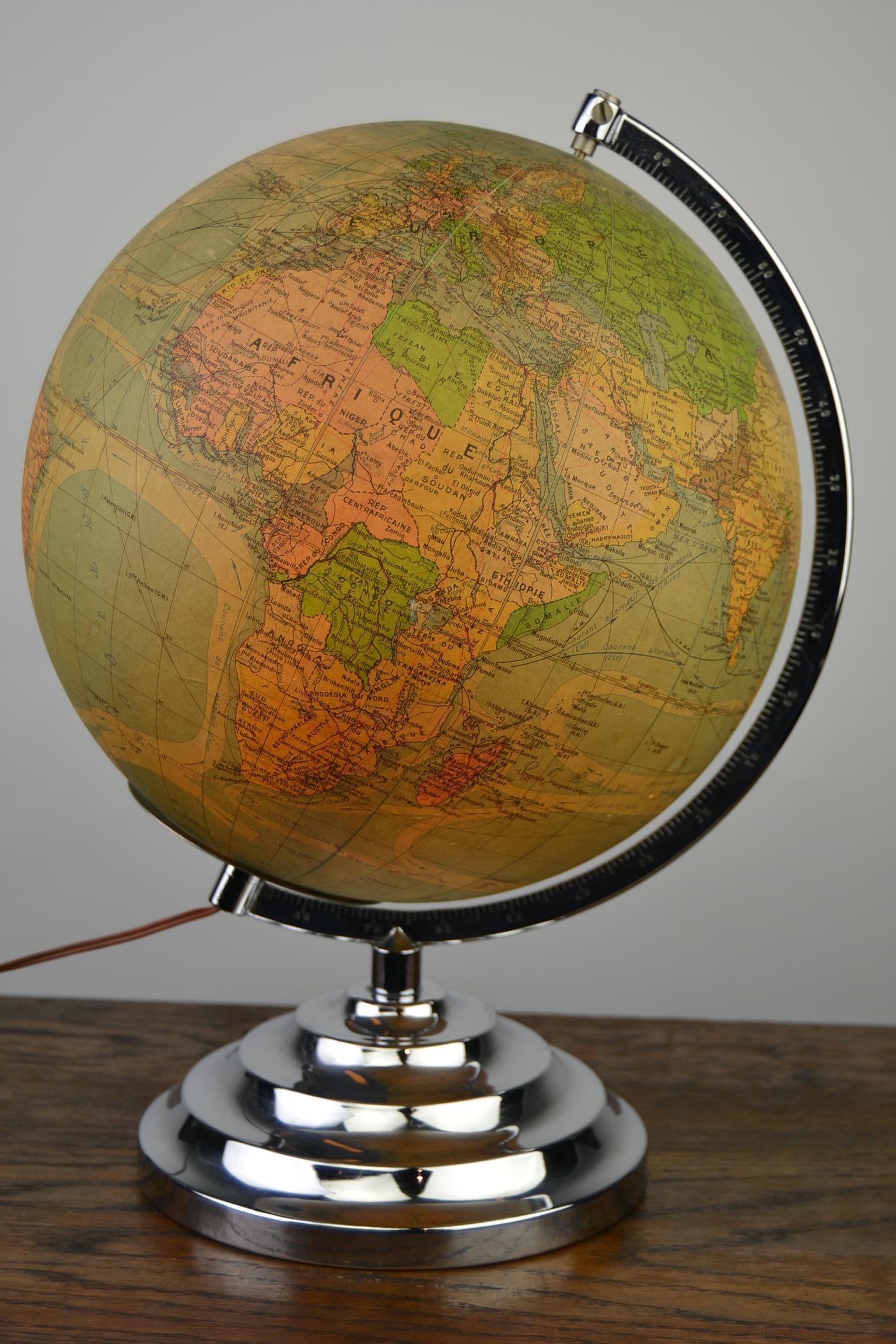 Globe en verre Art Déco de Terrestre Perrina:: M. Picquart:: Paris:: France:: années 1930 12