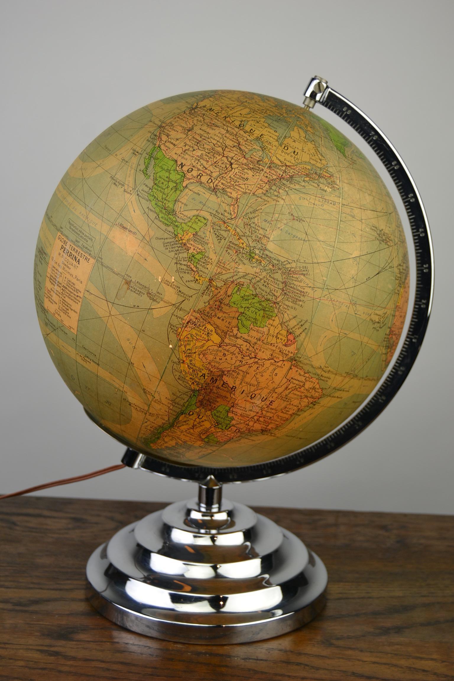 Globe en verre Art Déco de Terrestre Perrina:: M. Picquart:: Paris:: France:: années 1930 13