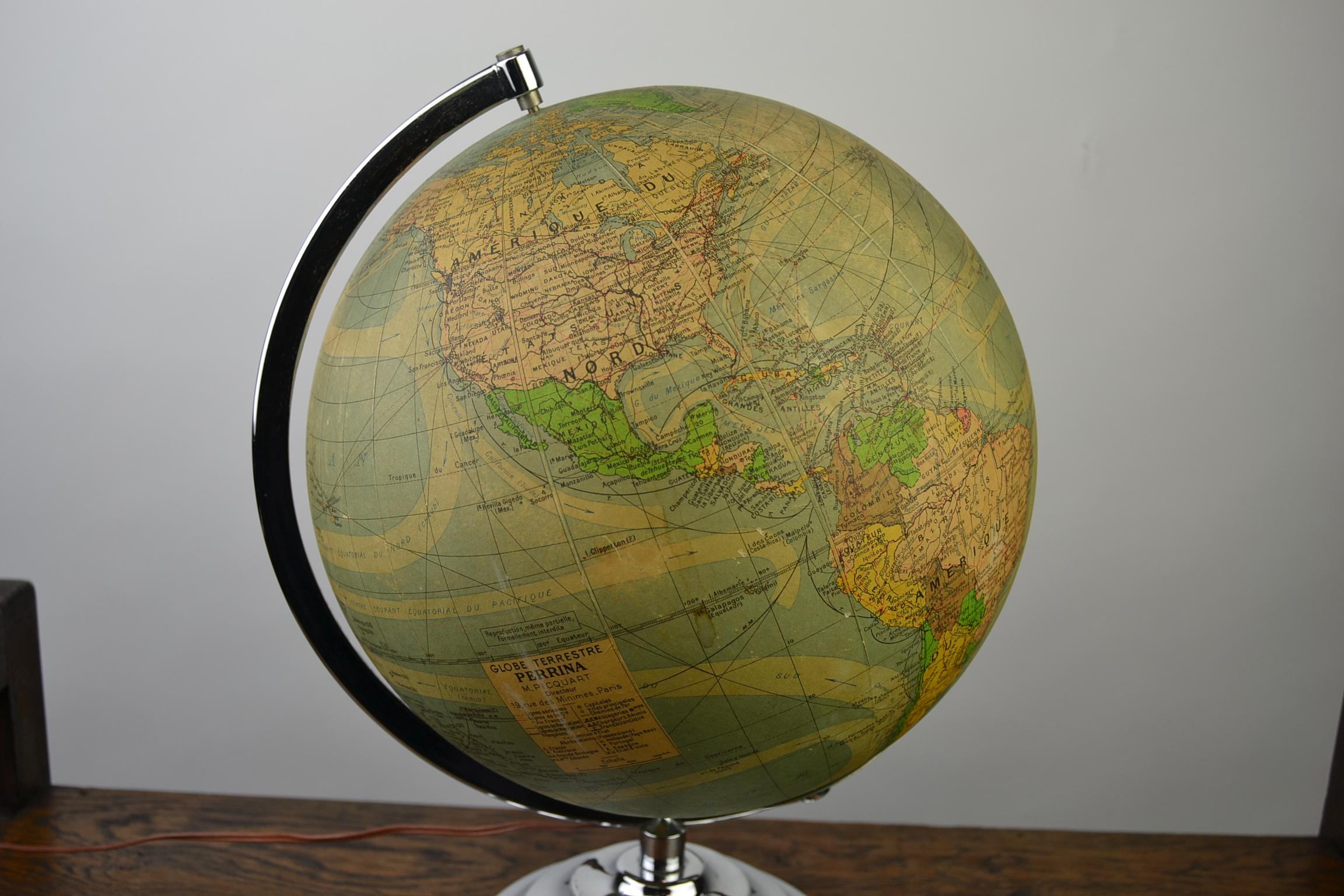 Français Globe en verre Art Déco de Terrestre Perrina:: M. Picquart:: Paris:: France:: années 1930