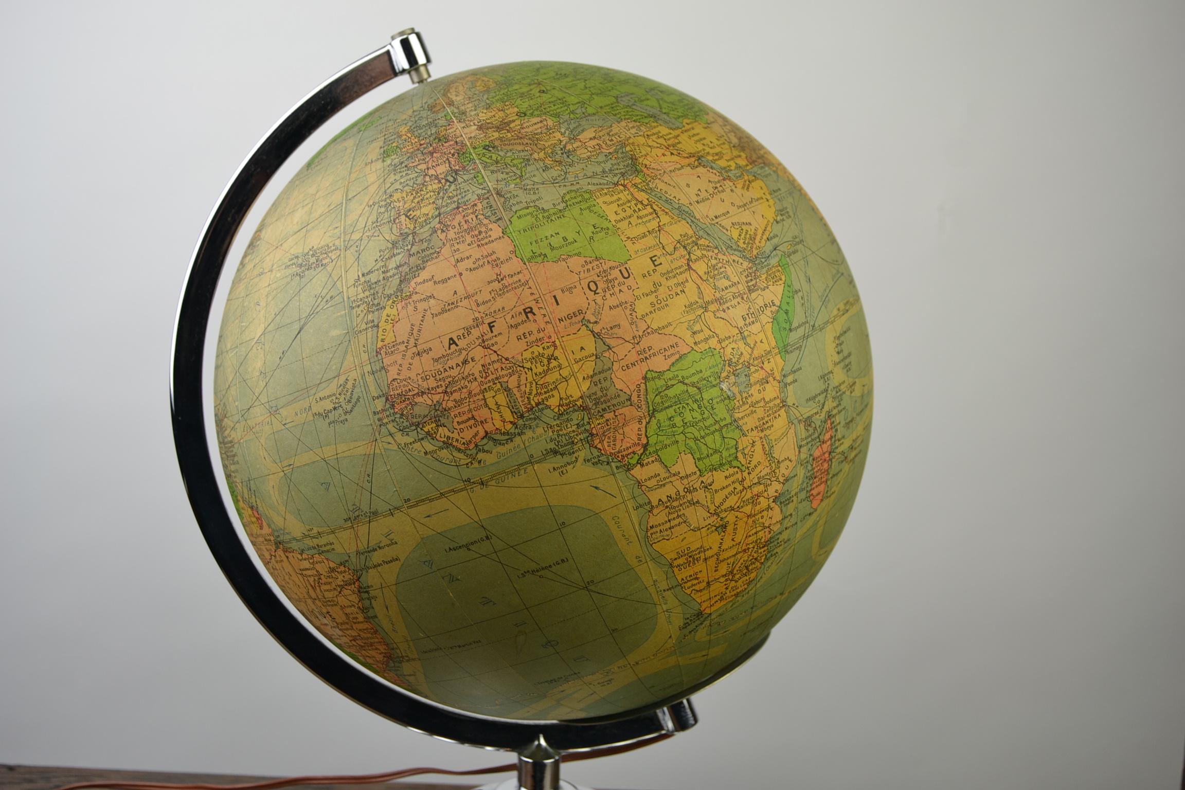 Globe en verre Art Déco de Terrestre Perrina:: M. Picquart:: Paris:: France:: années 1930 Bon état à Retie, BE