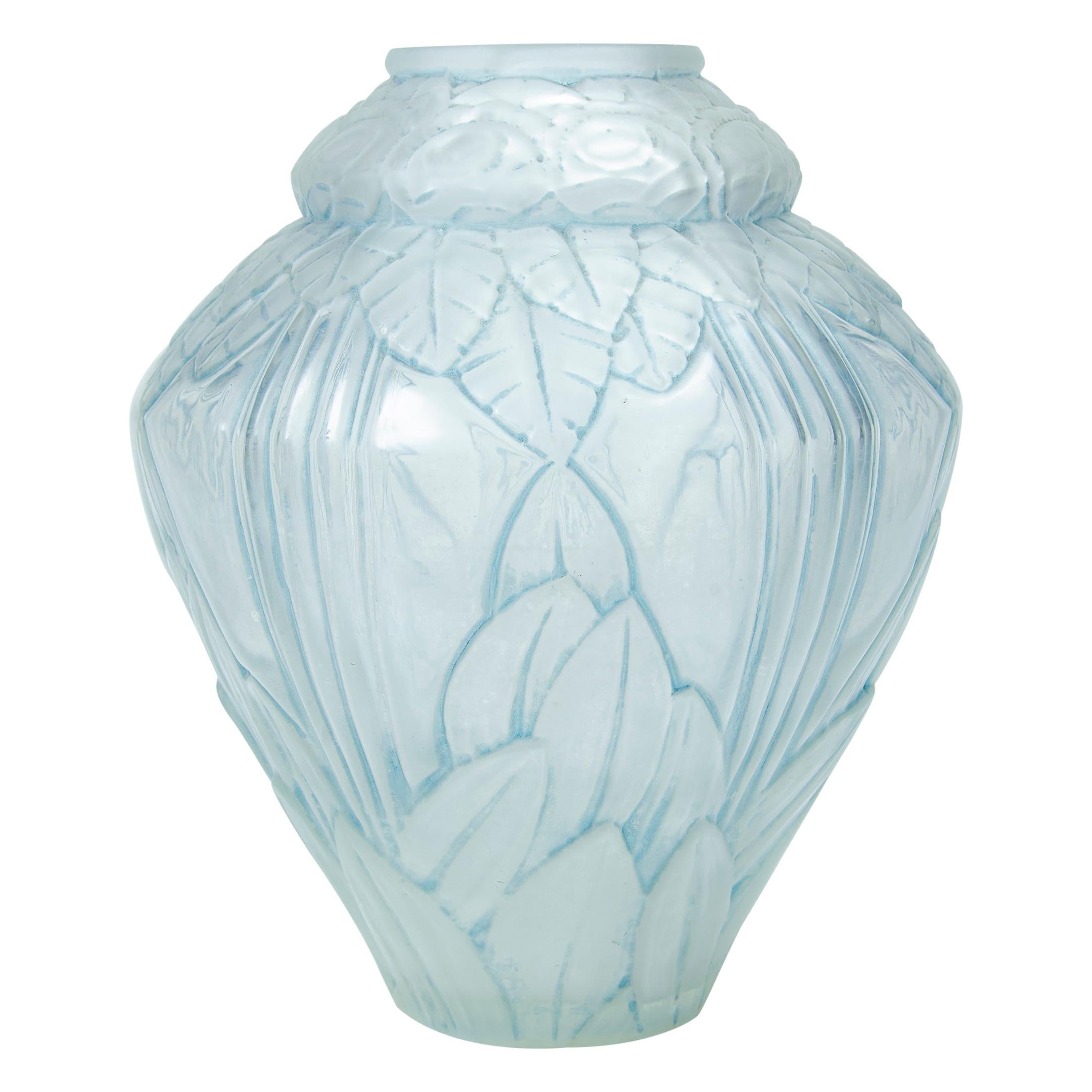 Art Deco Glas Hunebelle im Angebot