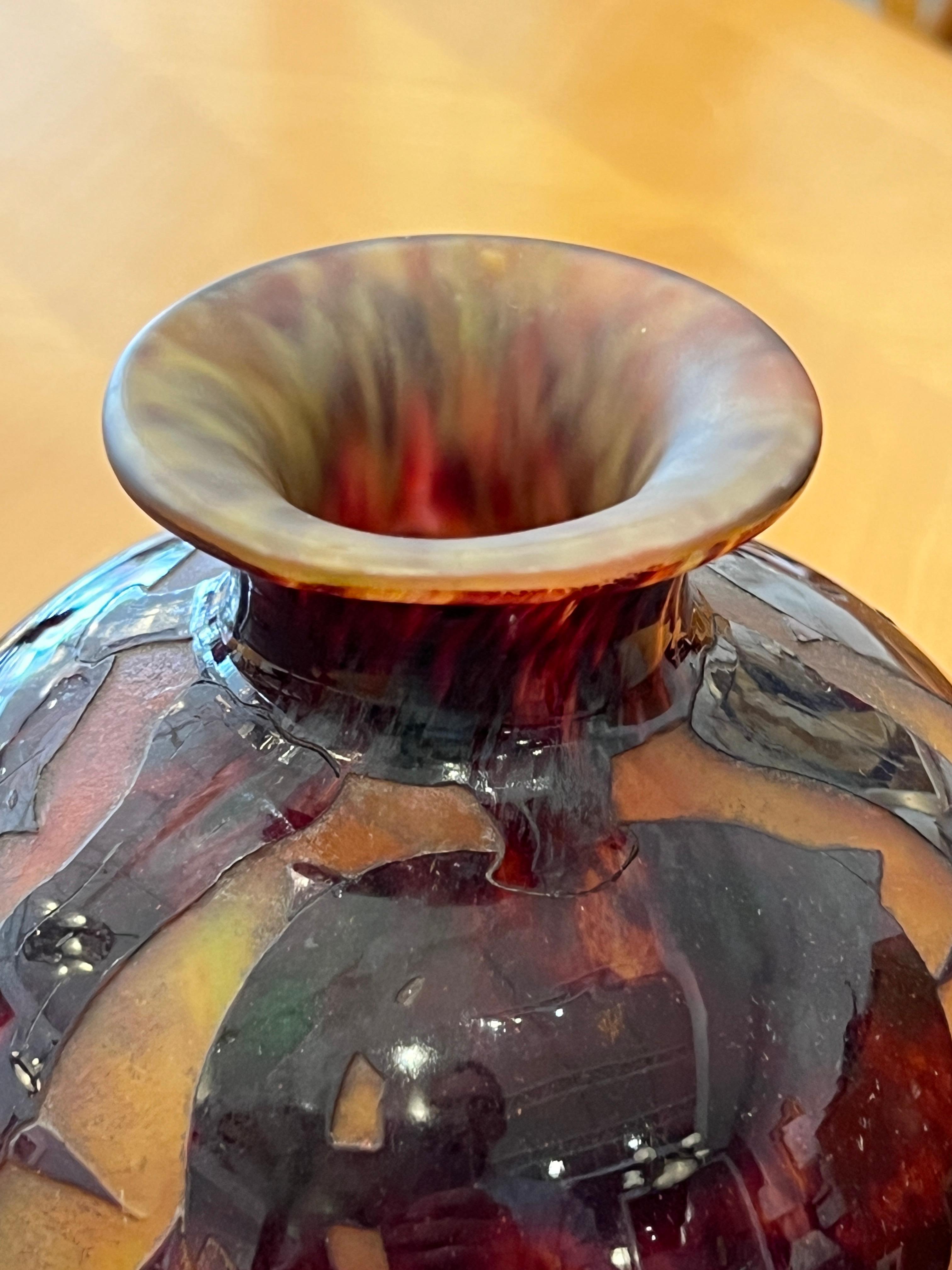 Français Vase « Maroons » en verre Art Déco de Charles Schneider en vente