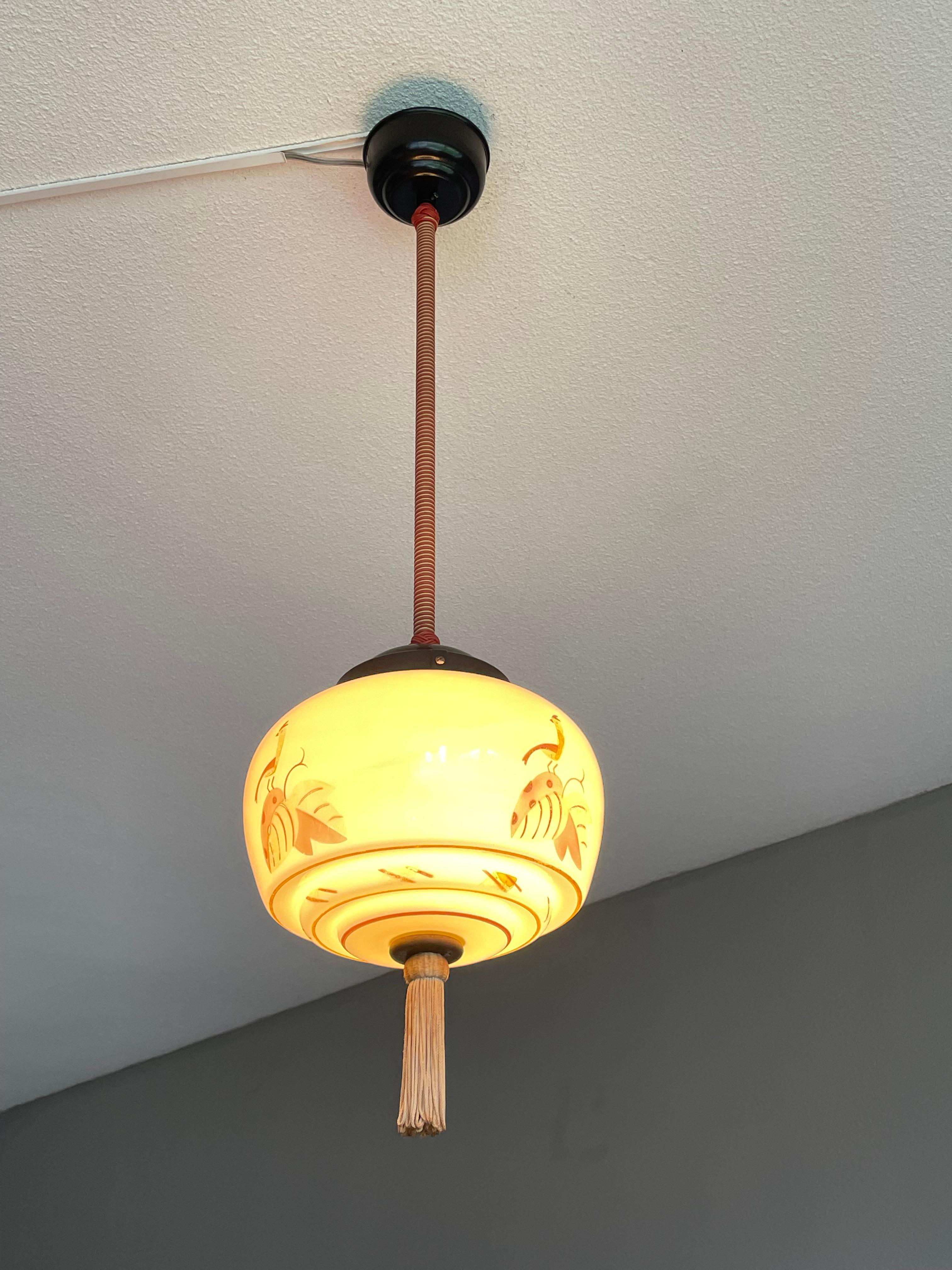 Art-Deco-Glas-Anhänger w. Quaste, handbemalte Vogeldekoration und Bakelit-Baldachin mit Quaste 3