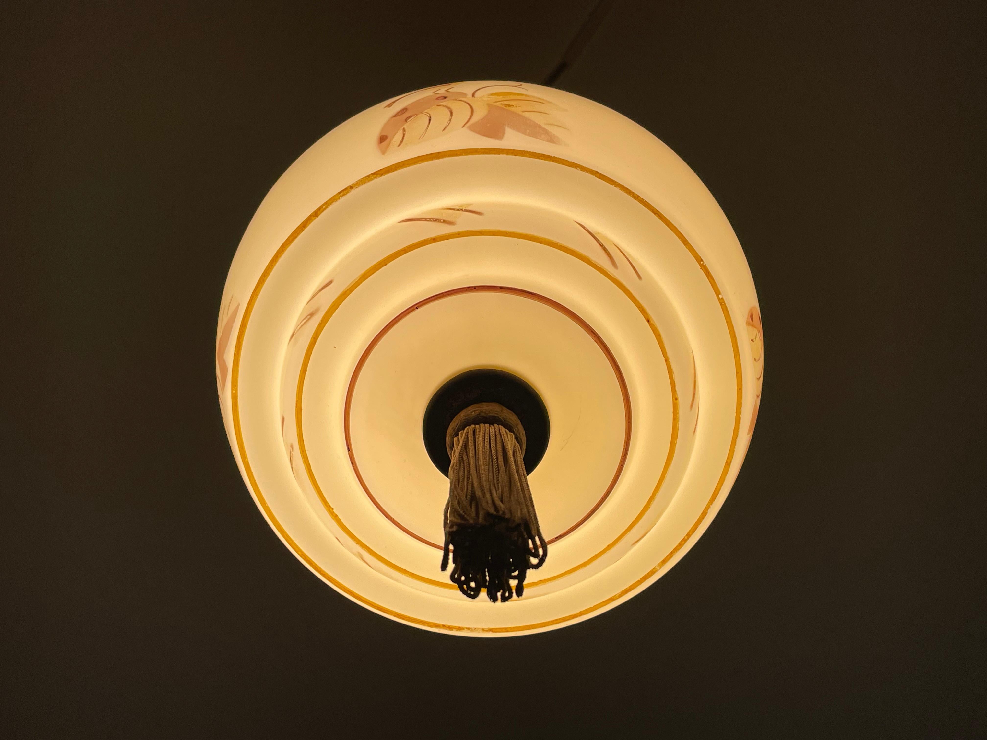 Art-Deco-Glas-Anhänger w. Quaste, handbemalte Vogeldekoration und Bakelit-Baldachin mit Quaste (20. Jahrhundert)