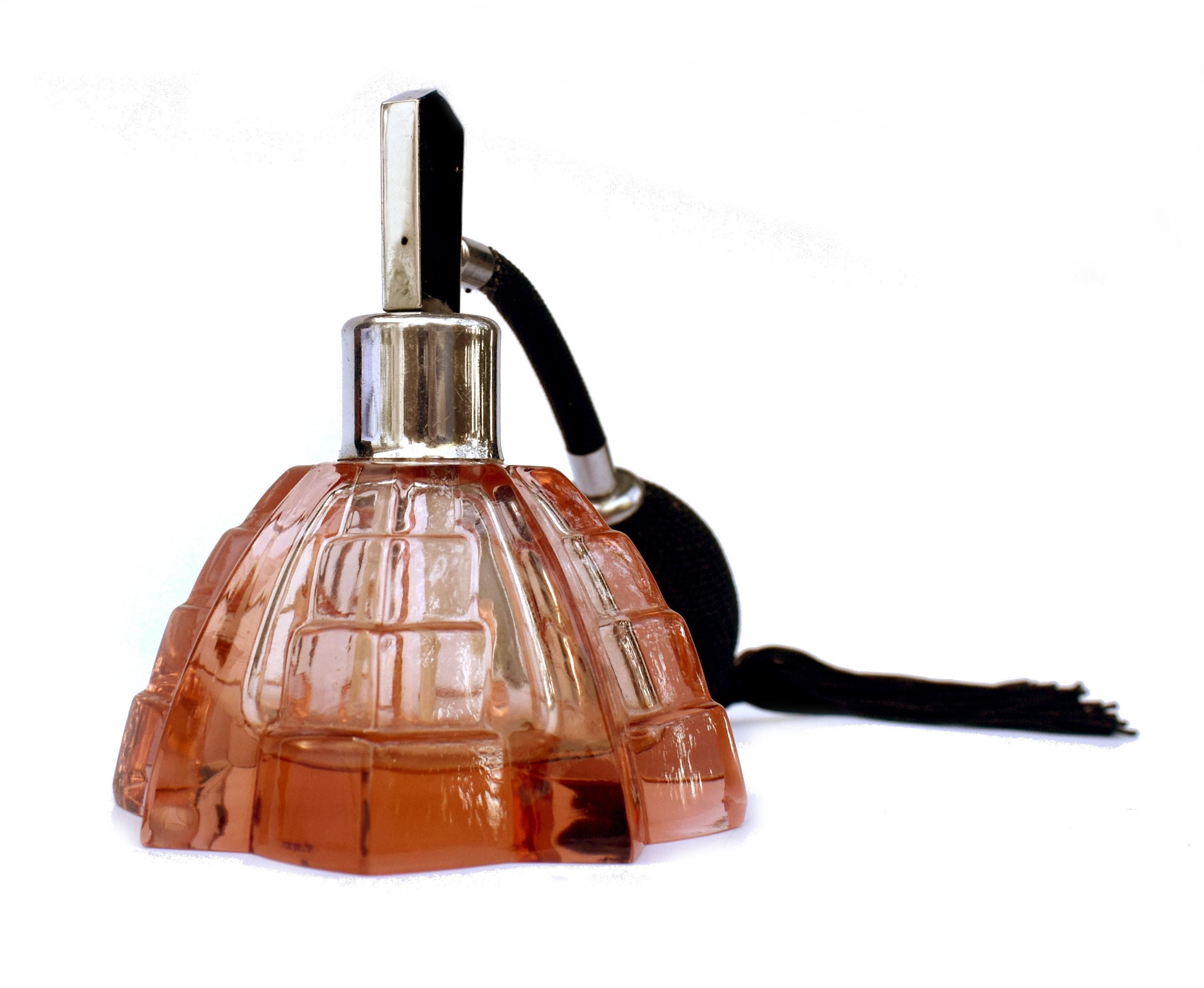 Soie Atomiseur de parfum en verre Art Déco, vers 1930 en vente