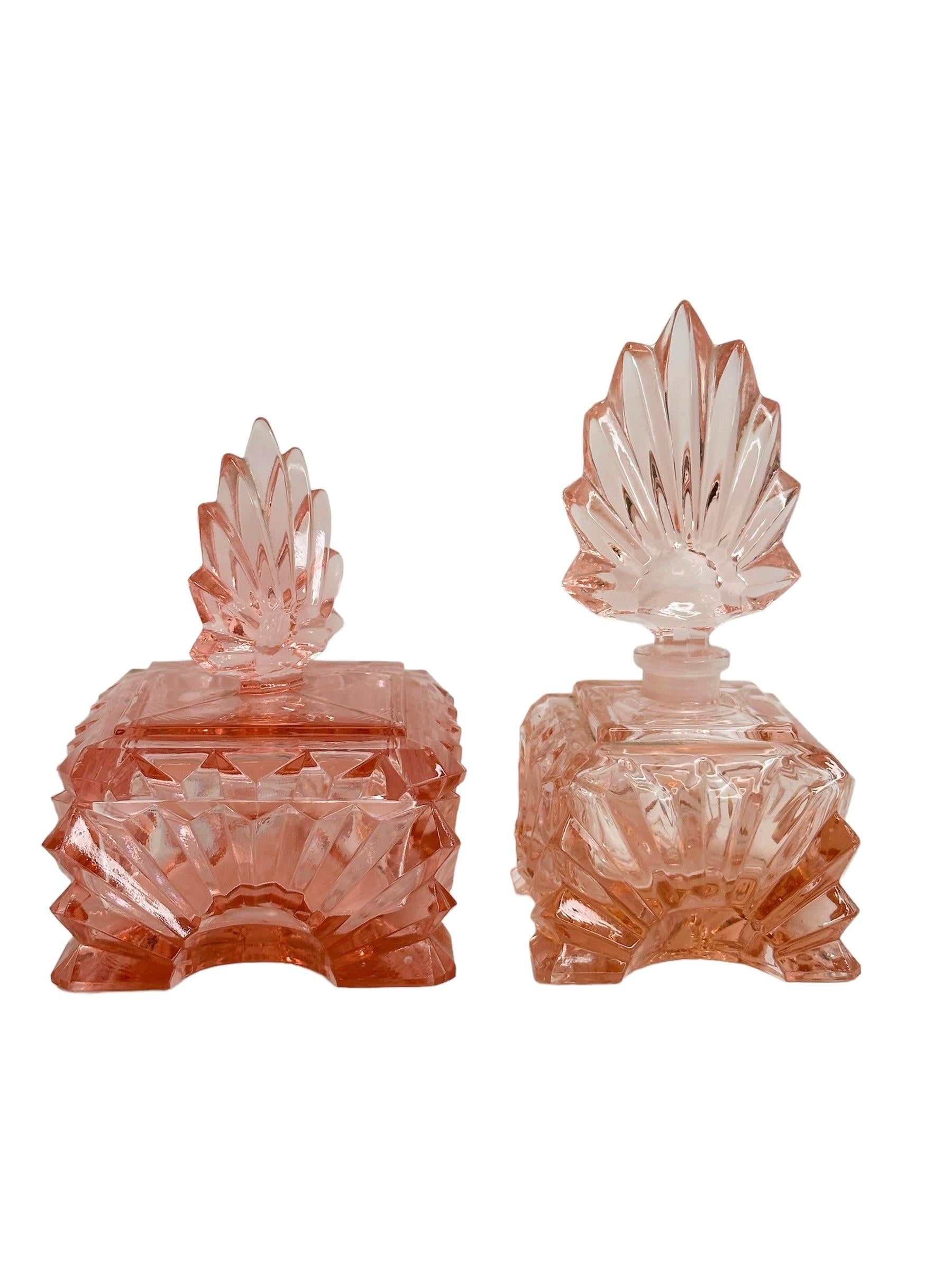 Fatto a mano Bottiglia di profumo in vetro Art Deco e set di vanità con portagioie, vintage Austria anni '30 in vendita