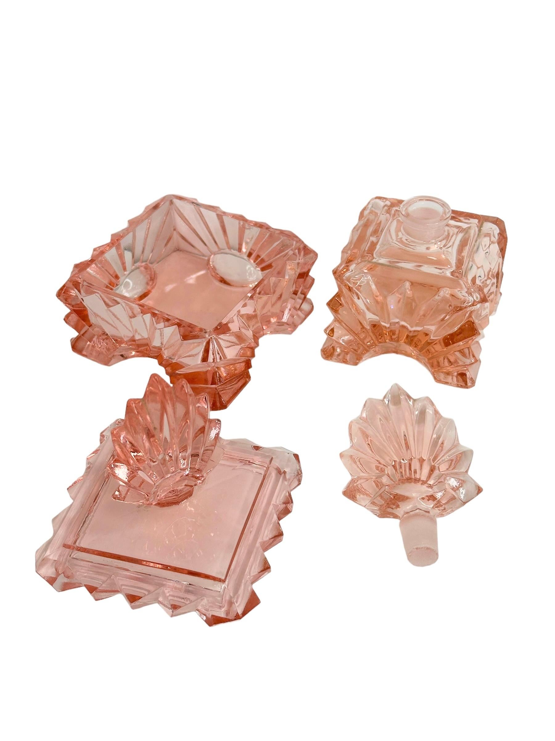 Metà XX secolo Bottiglia di profumo in vetro Art Deco e set di vanità con portagioie, vintage Austria anni '30 in vendita