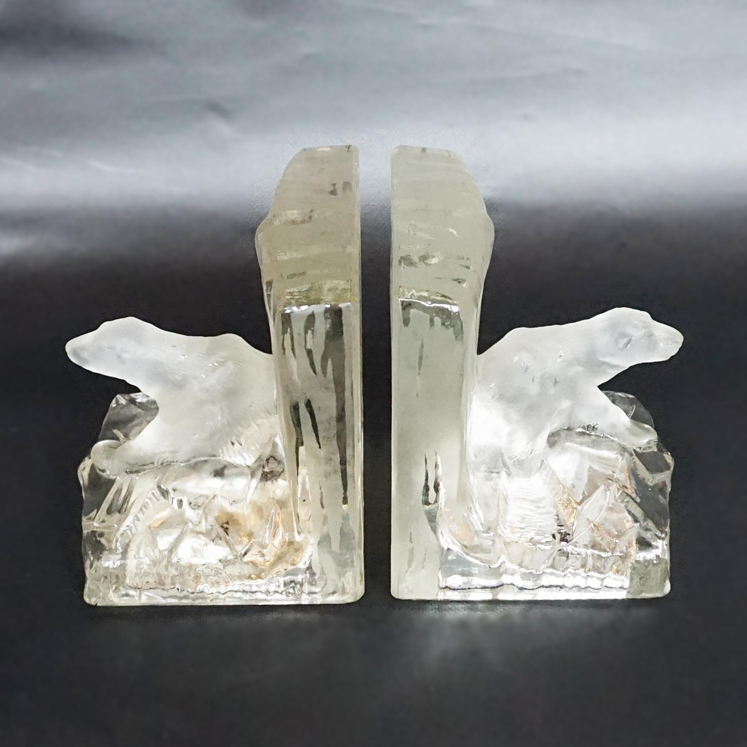 A Pair of acid finish glass Polar Bear bookends by Hailwood and Ackroyd. Iceberg backed with the polar bears stepping onto an icy terrain. Stamped 'Hailware British Made' to back and numbered. 

Dimensions: H 16cm W 11.5cm D 11.5cm

Origin: