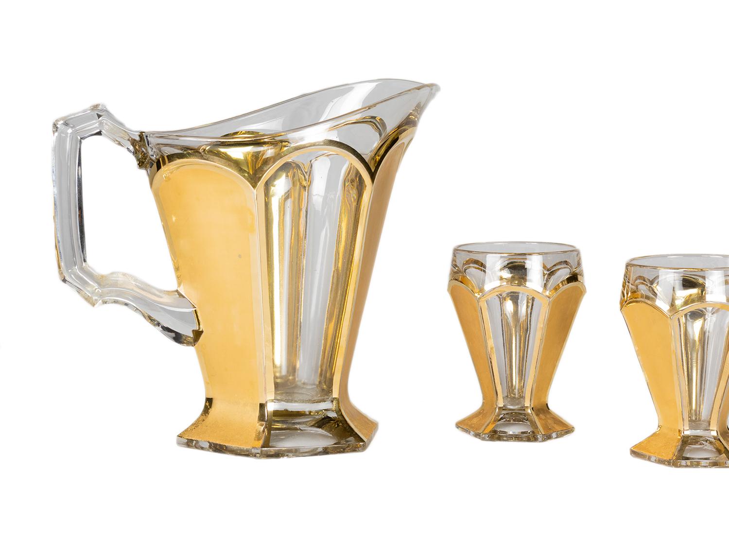 Art déco Ensemble en verre Art Déco, pichet et six verres, décorations dorées, 1930 en vente